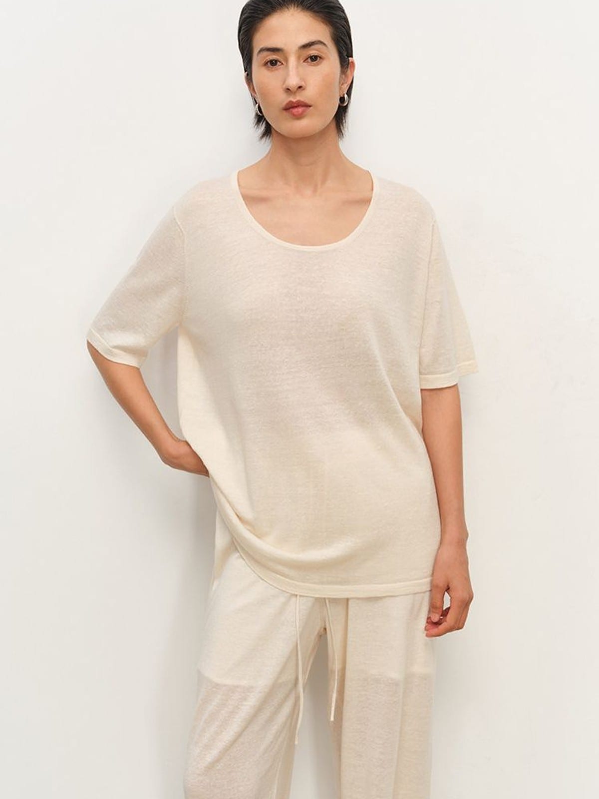 MSBEAST Melange Wool Linen Scoop Neck T Shirt in White - On Female Model