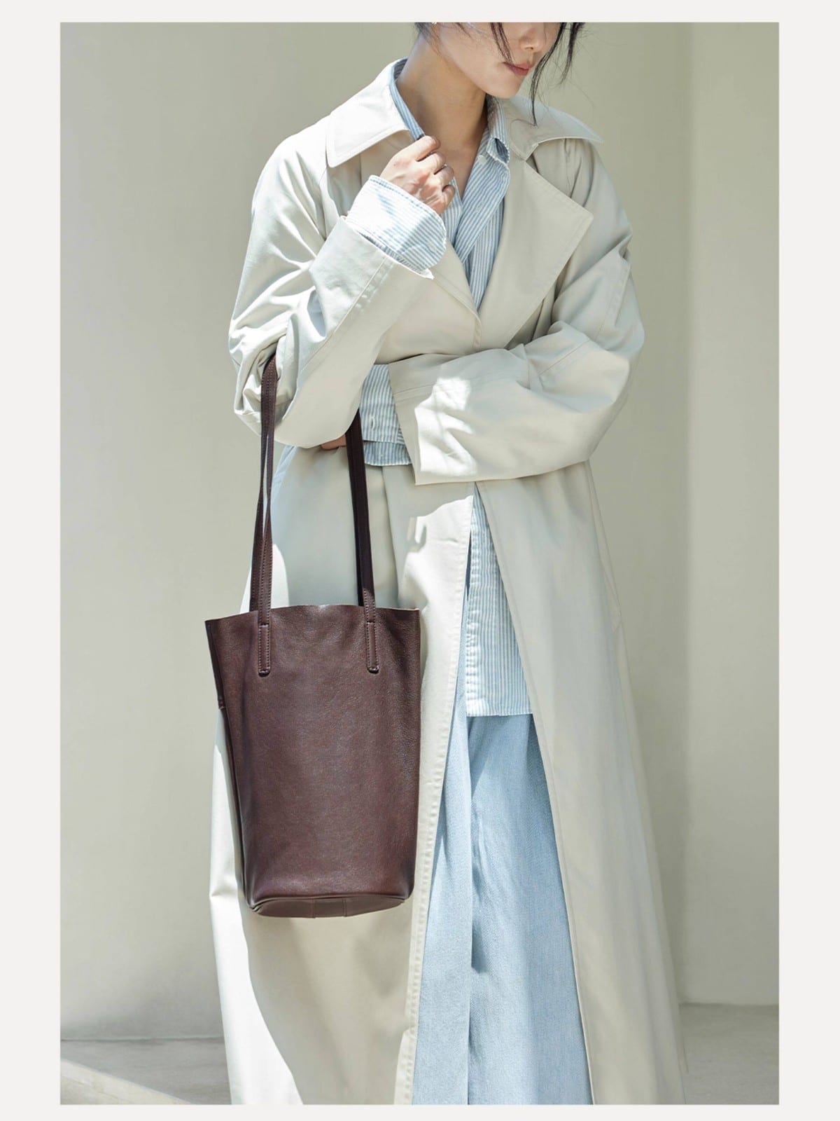 QIUZHEN Vegetable Tanned Leather Bucket Bag in Brown - On Female Model