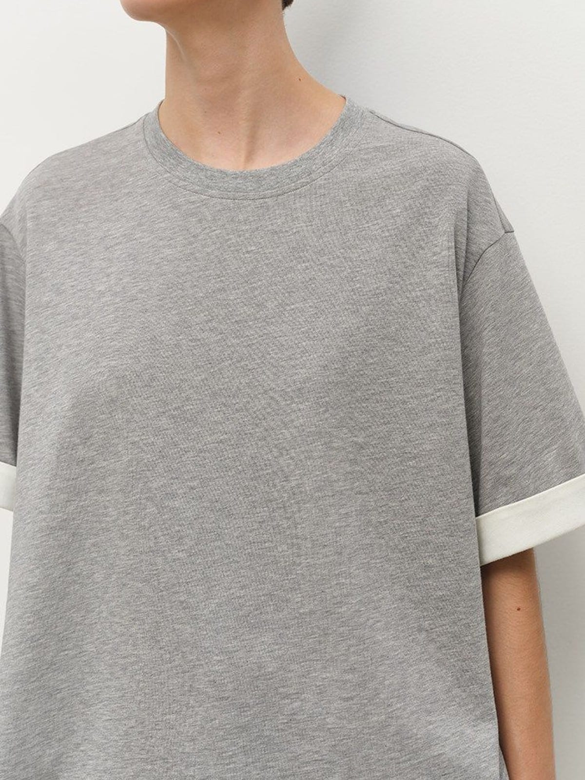 MSBEAST Color Block Cuff Cotton Blend T Shirt in Gray - On Female Model