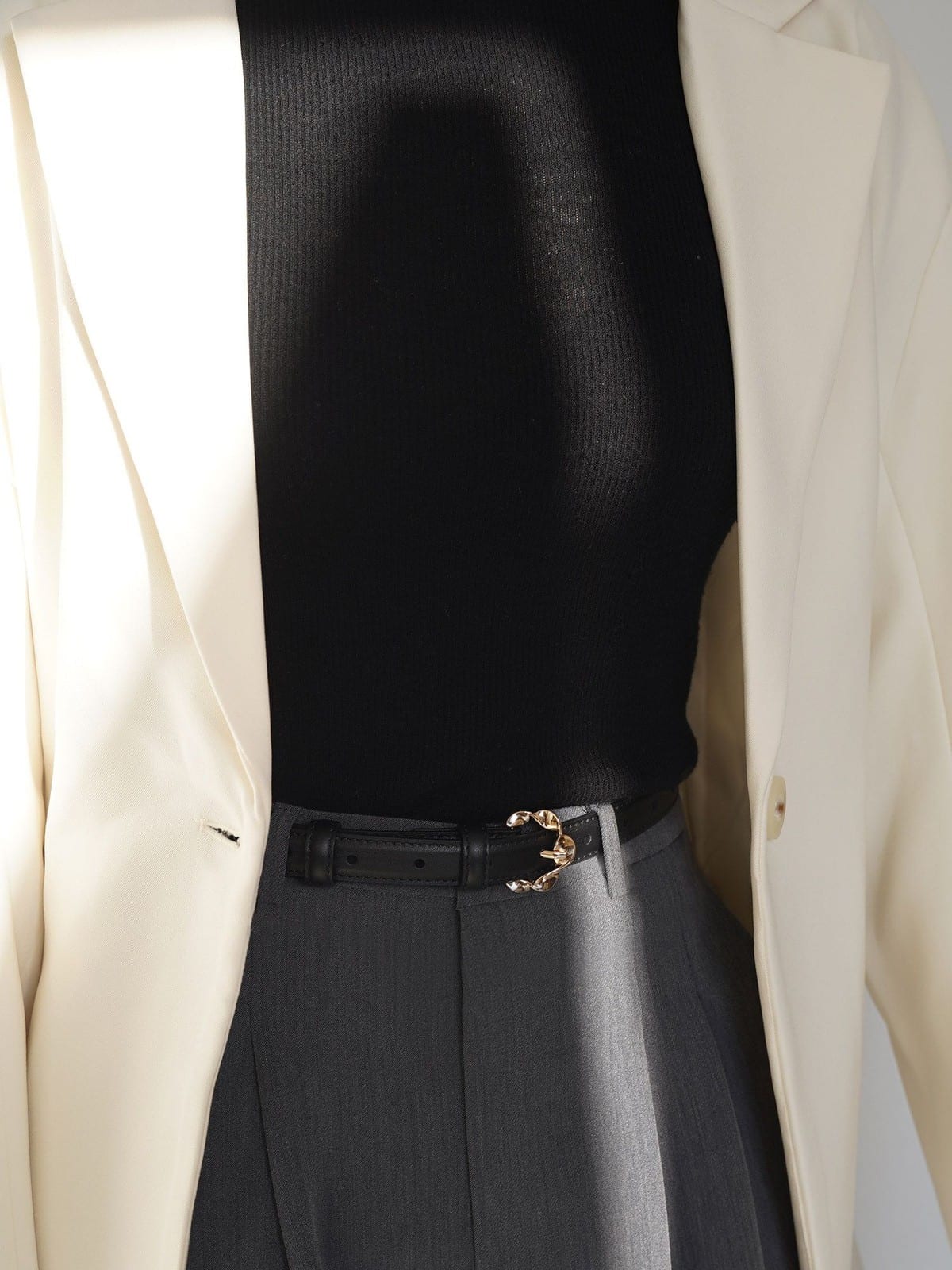 PANLULUPAN Cowhide Leather Pin Buckle Belt in Black - On Model