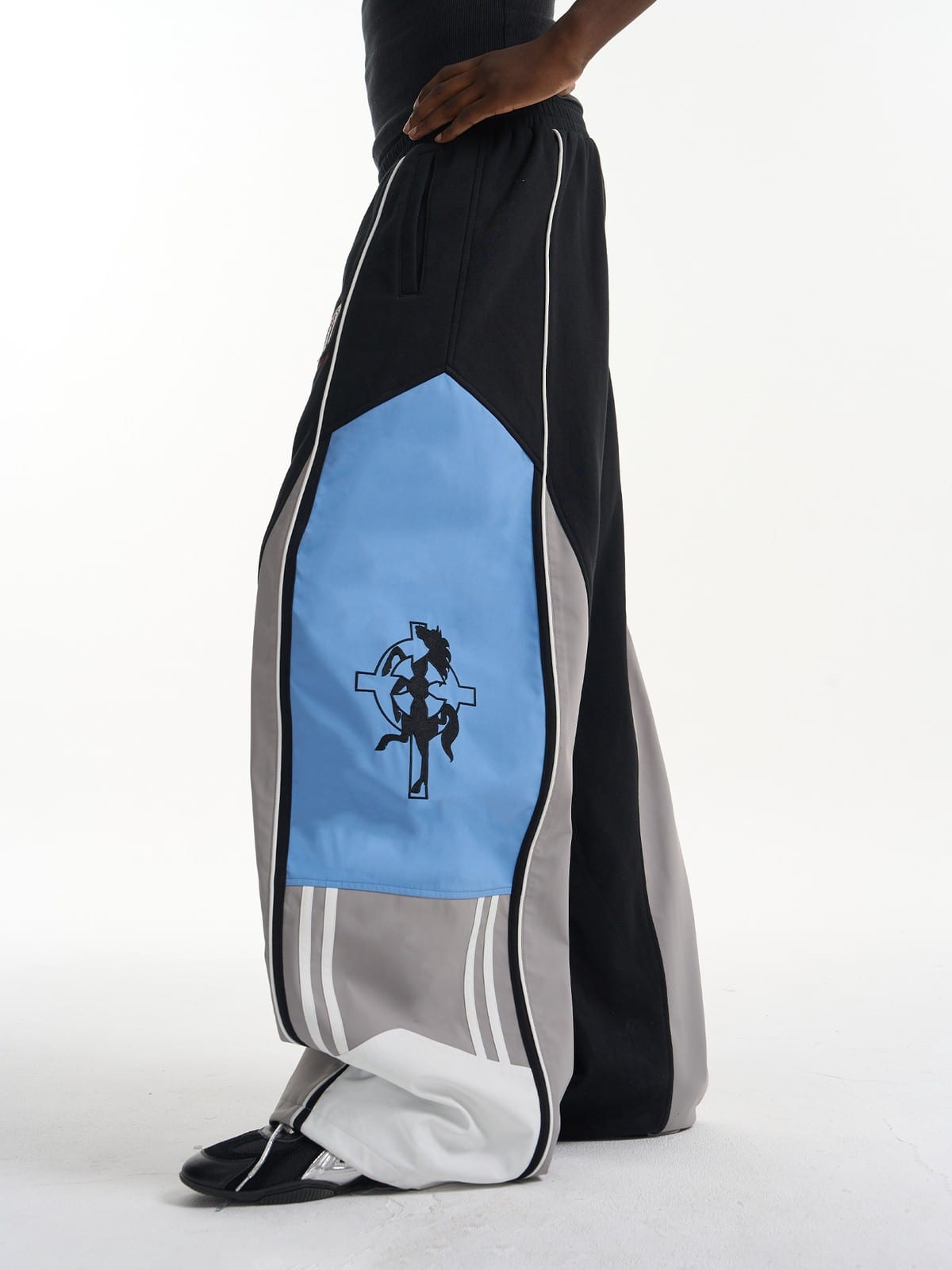 BLINDNOPLAN Color Block Paneled Wide Leg Pants in Black - On Model