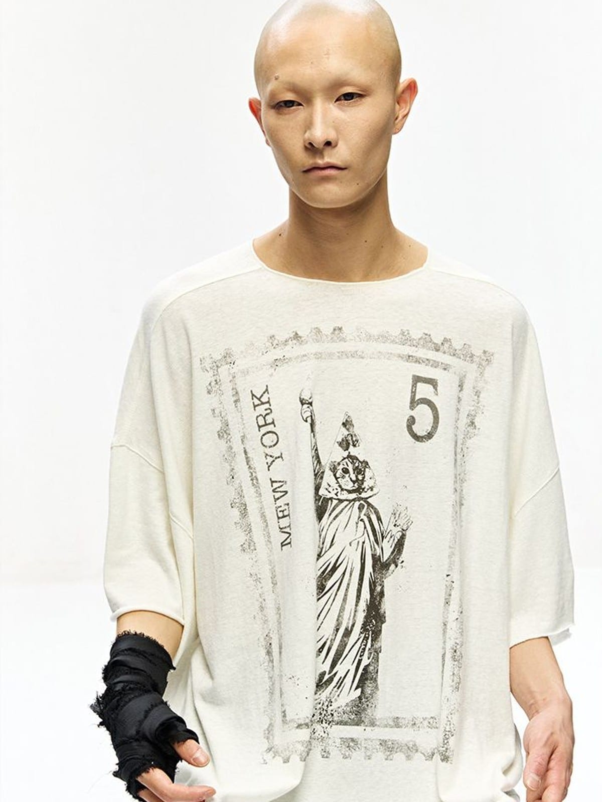 D5ove Mew York Graphic Hemp Blend T Shirt in White - On Male Model