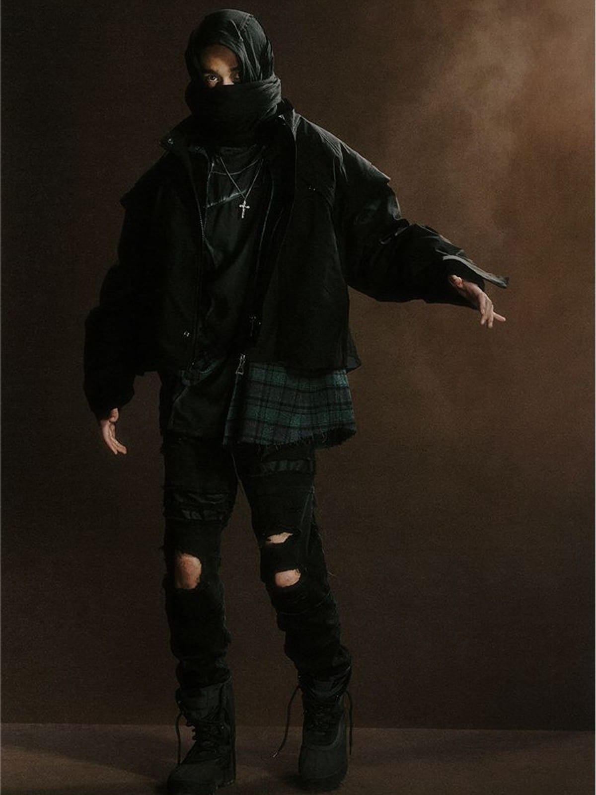 D5ove Structured Panelled Short Jacket in Black - On Model