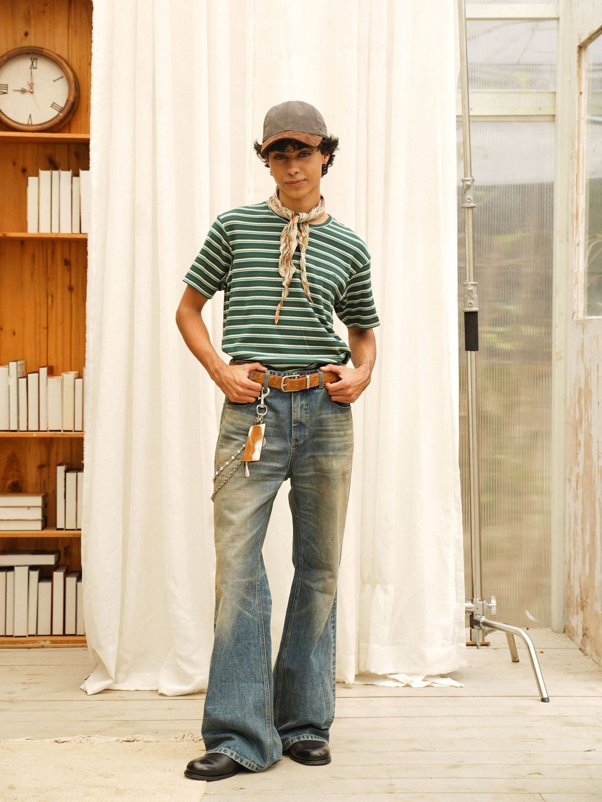 Retro 21 Vintage Wash 646 Style Flared Jeans in Blue - On Male Model