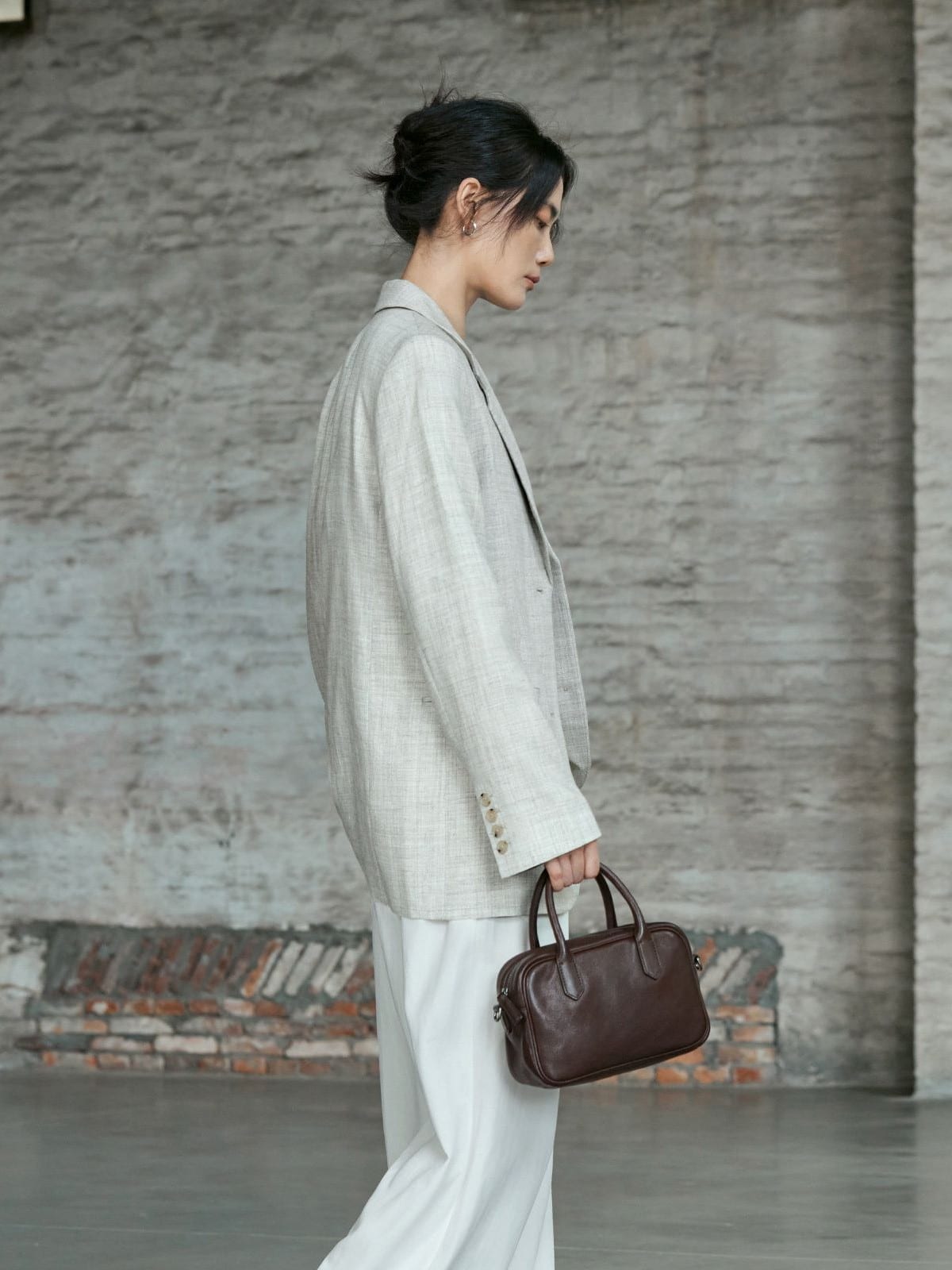 QIUZHEN Vegetable Tanned Leather Bowling Bag in Brown - On Female Model