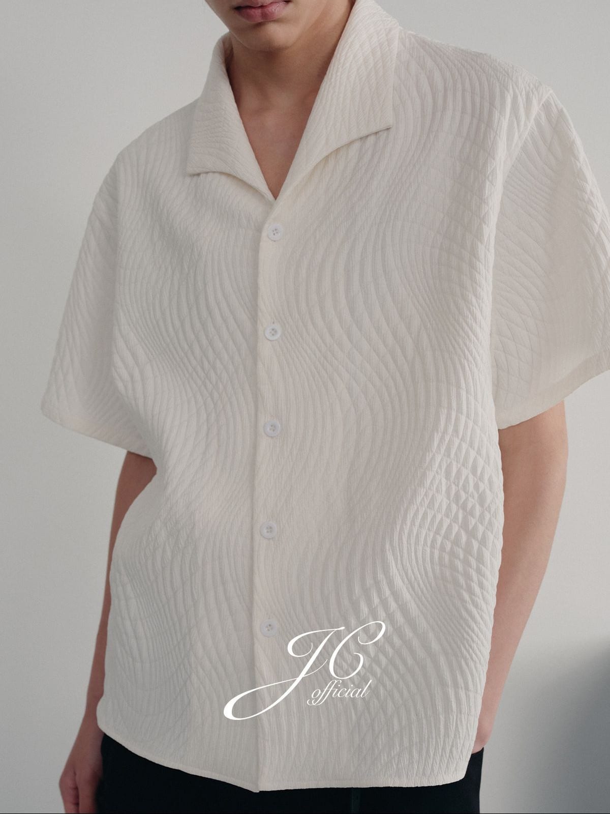 JCAESAR STUDIO Seagull Collar Leaf Jacquard Shirt in White - On Male Model