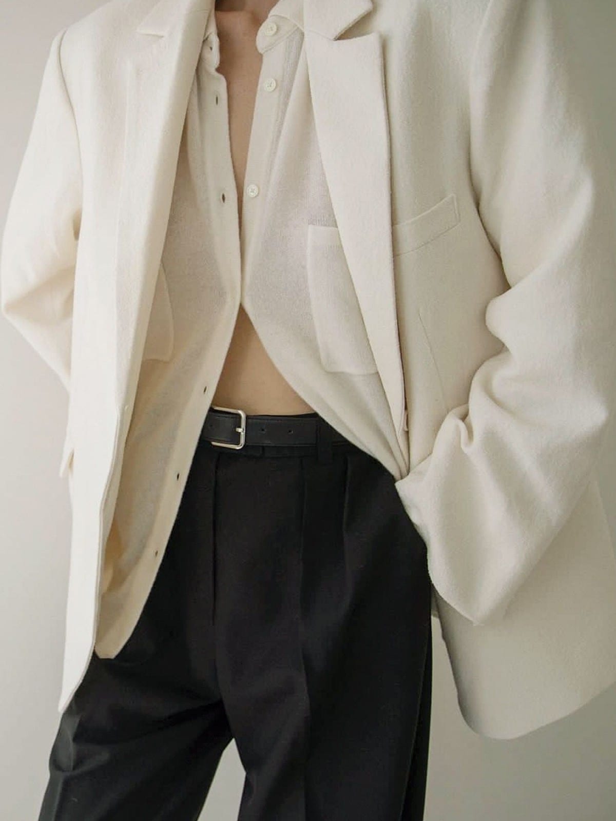 PANLULUPAN Vegetable Tanned Leather Silver Buckle Belt in Black - On Model