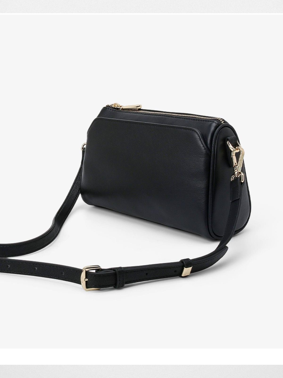 HONGU Quilted Leather Chain Crossbody Bag in Black
