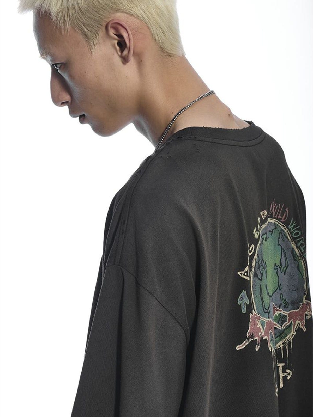 D5ove Distressed Yakitori Print T Shirt in Black - On Male Model