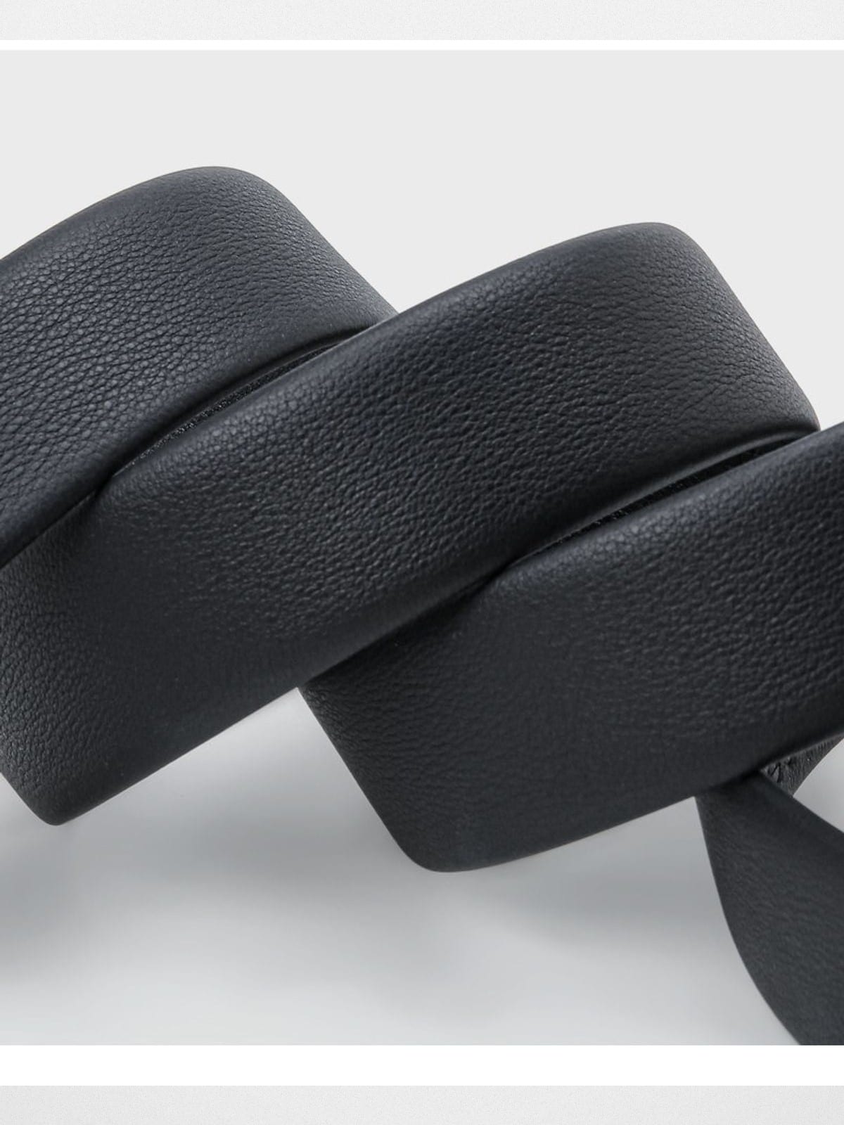 HONGU Cowhide Leather Automatic Buckle Belt in Black - Detail