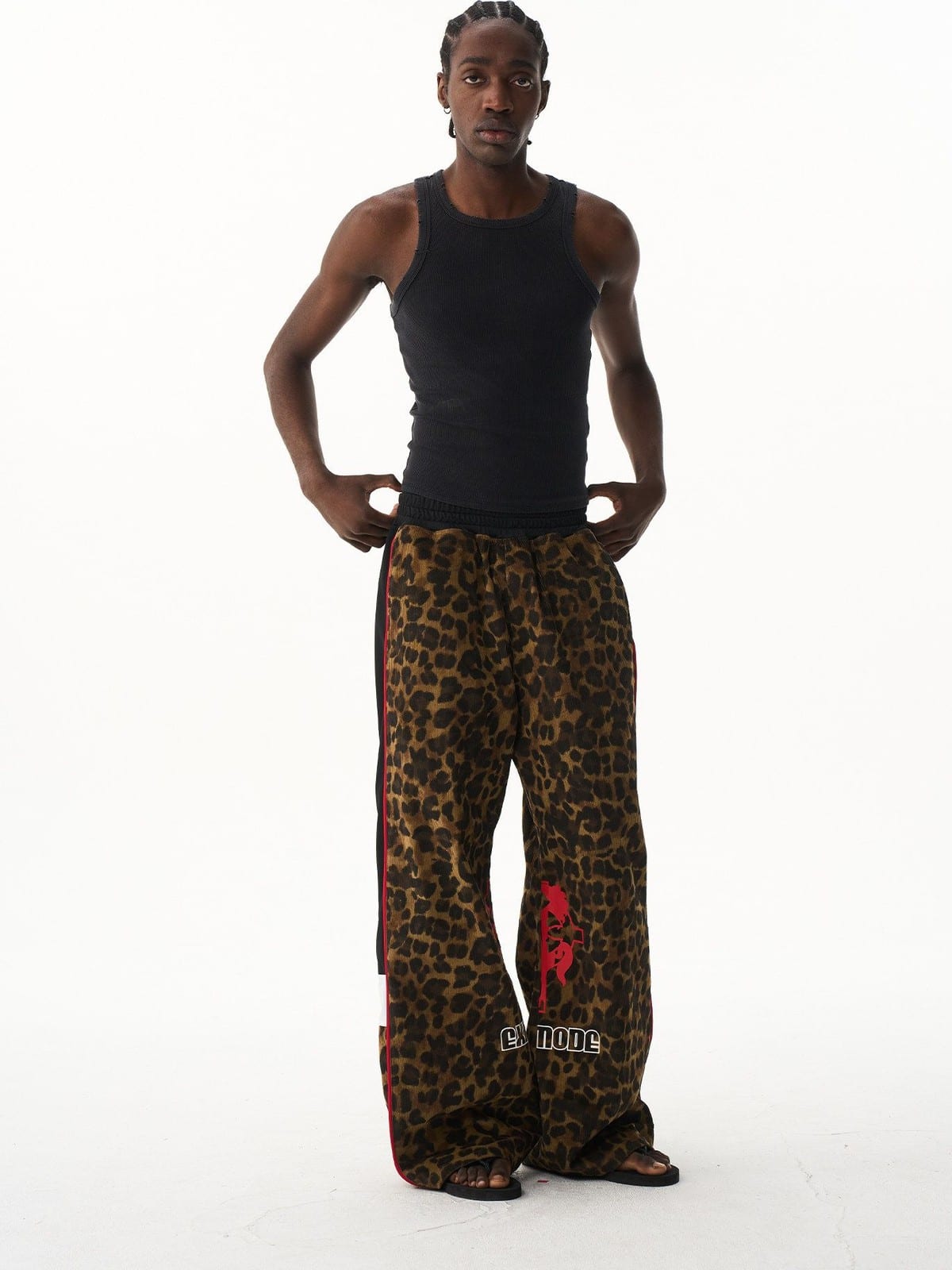 BLINDNOPLAN Leopard Print Graphic Sweatpants in 豹纹 - On Male Model