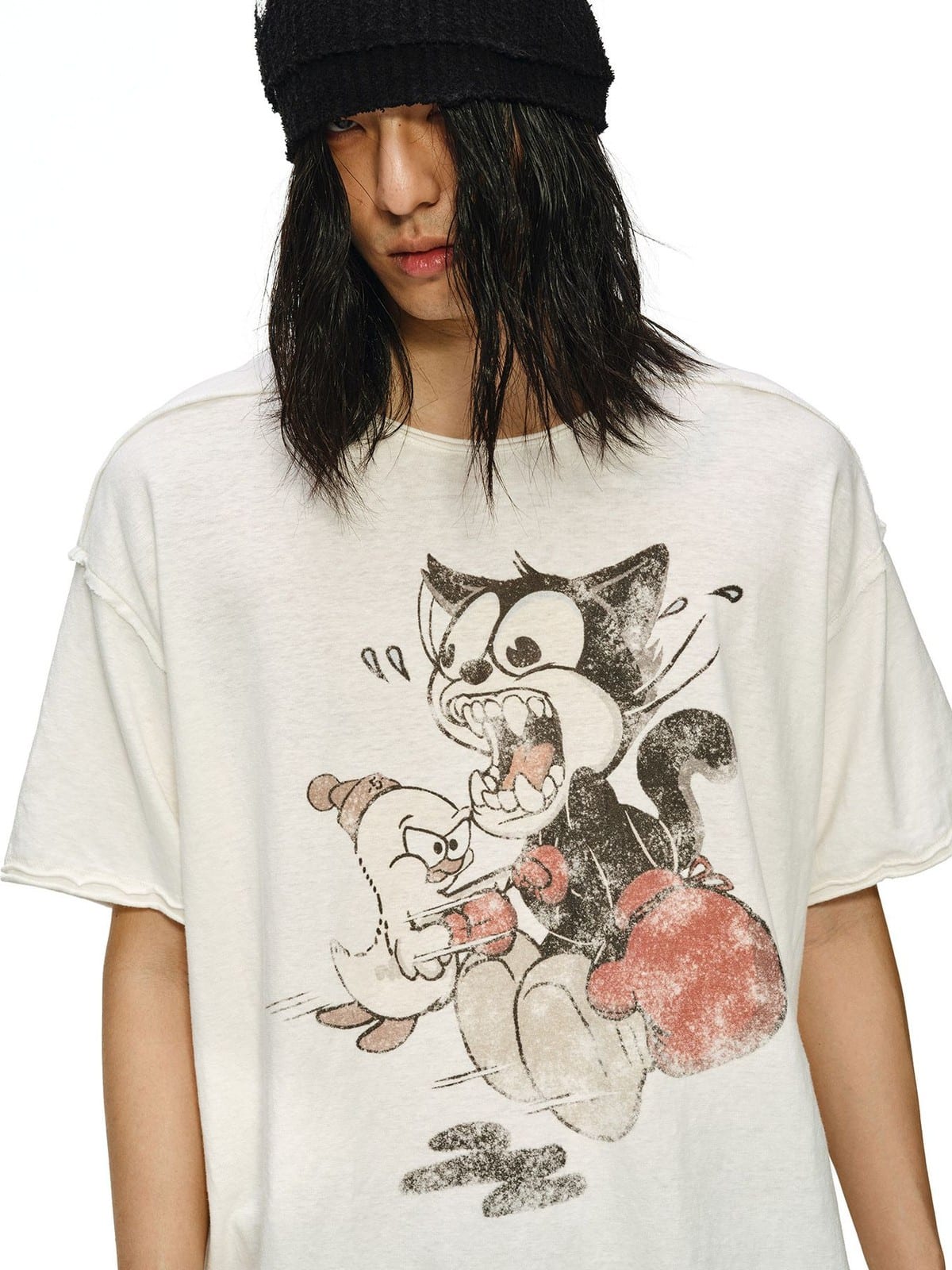 D5ove Vintage Boxing Print Cotton Linen T Shirt in White - On Male Model