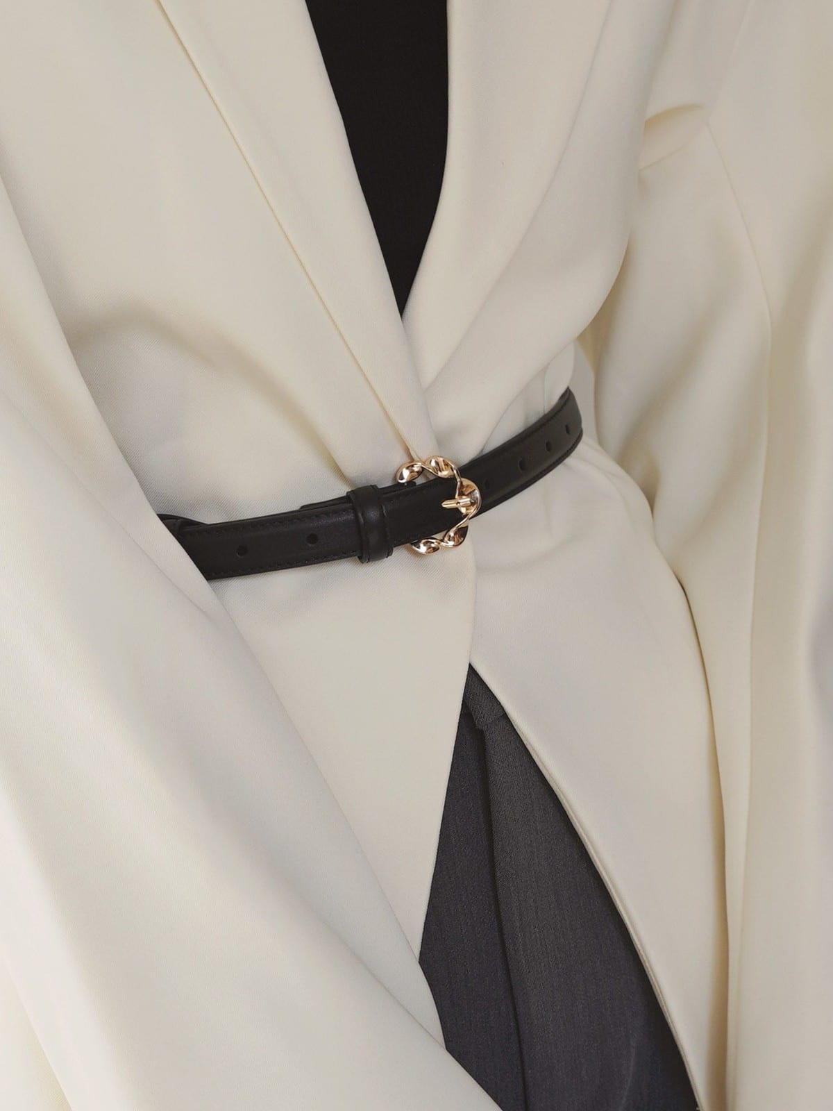 PANLULUPAN Cowhide Leather Pin Buckle Belt in Black - On Model