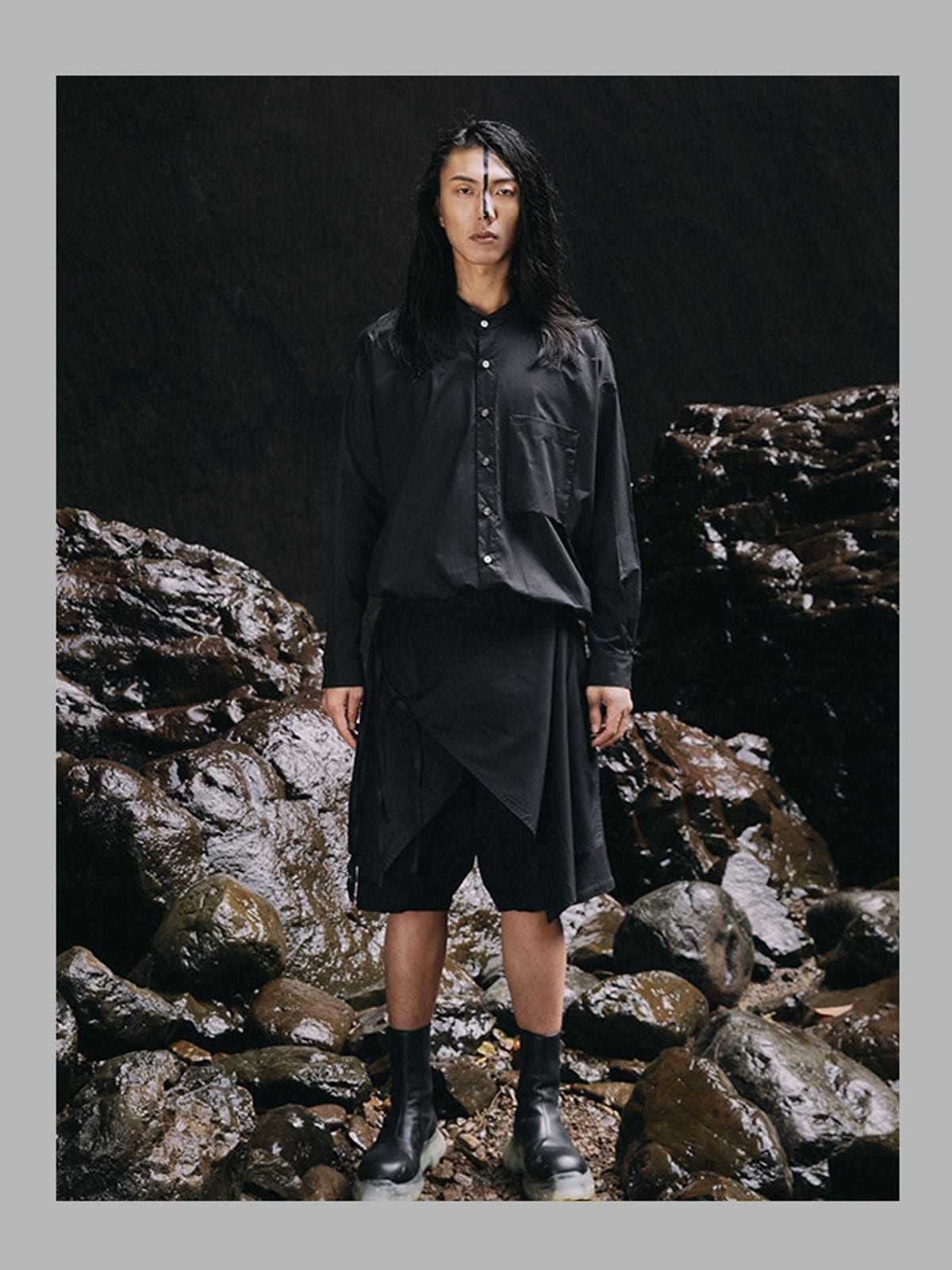 D5ove Mid Length Band Collar Shirt in Black - On Male Model