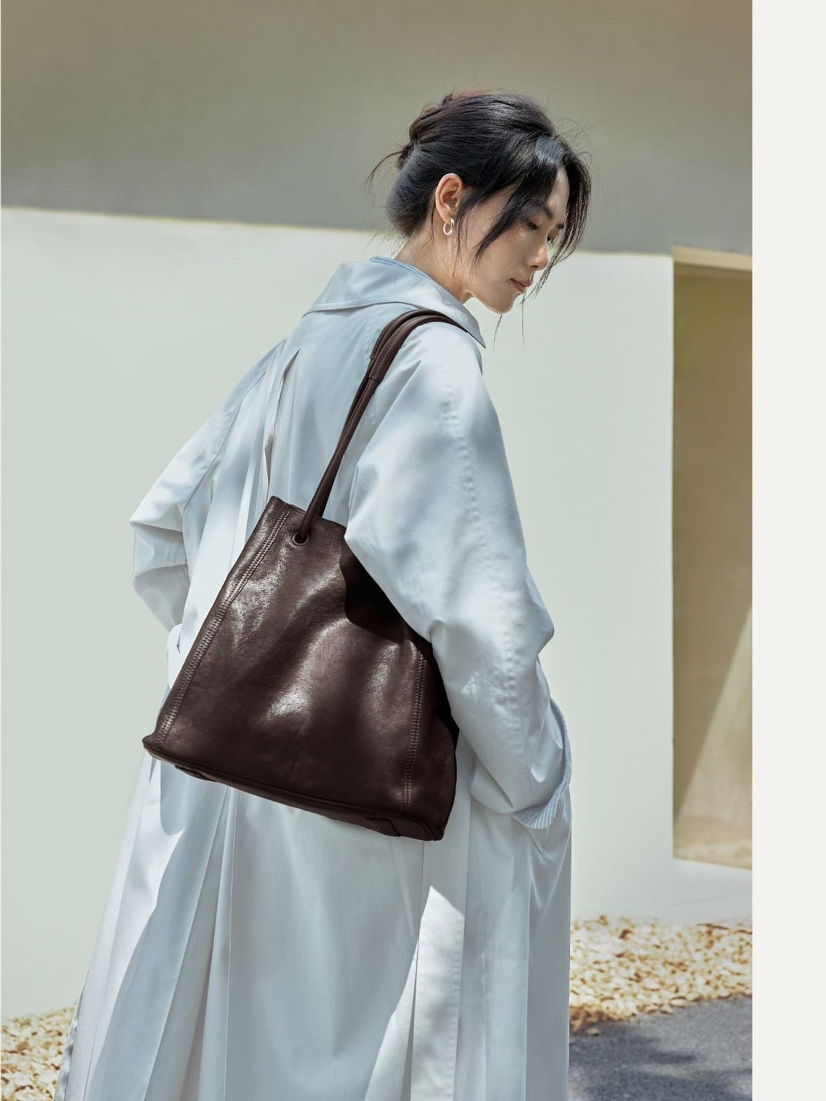 QIUZHEN Vegetable Tanned Leather Bucket Bag in Brown - On Female Model