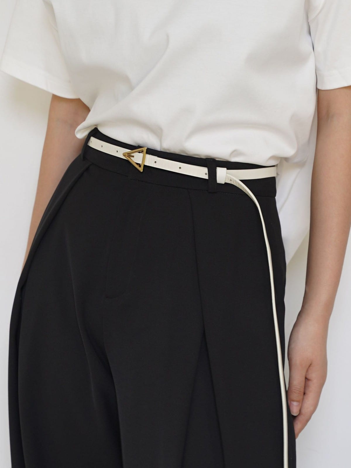 PANLULUPAN Top Grain Leather Triangle Buckle Belt in White - On Female Model