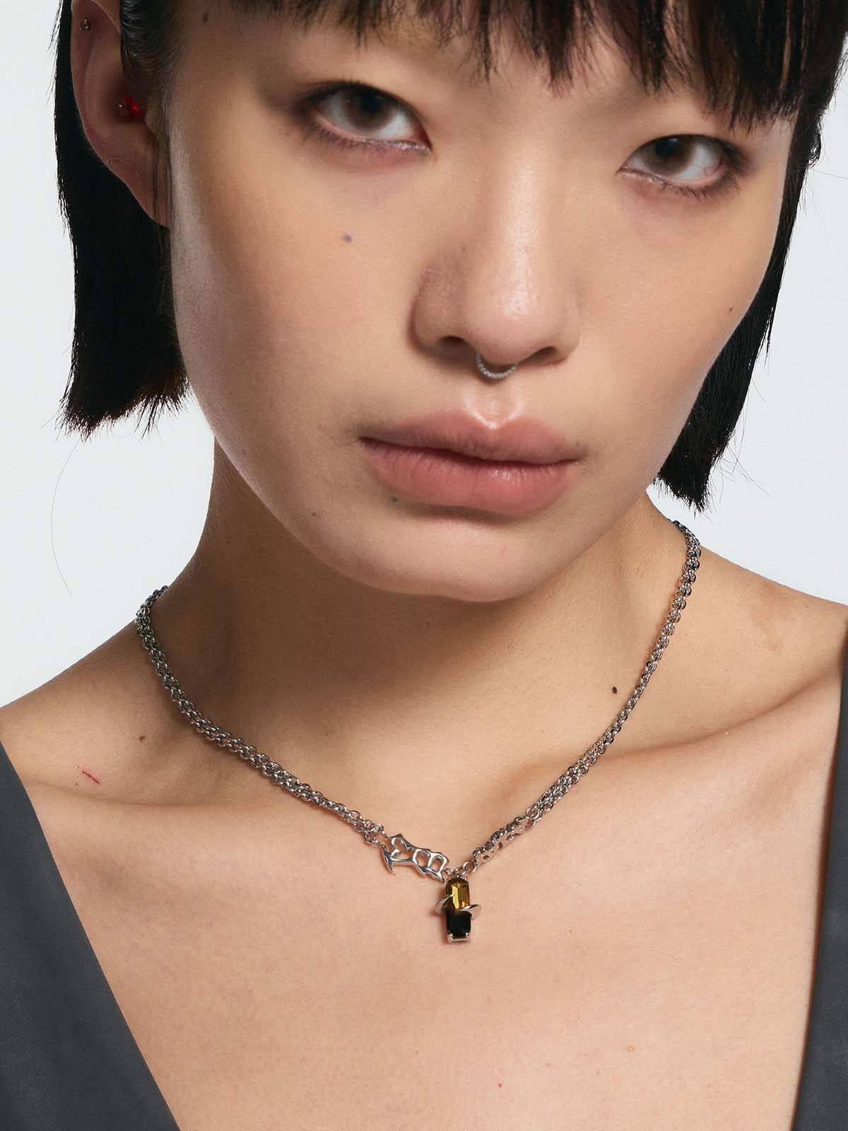 Blackhead Vinyl Wave Gradient Necklace in Silver - On Female Model