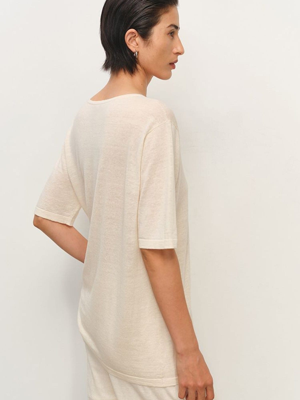 MSBEAST Melange Wool Linen Scoop Neck T Shirt in White - On Female Model
