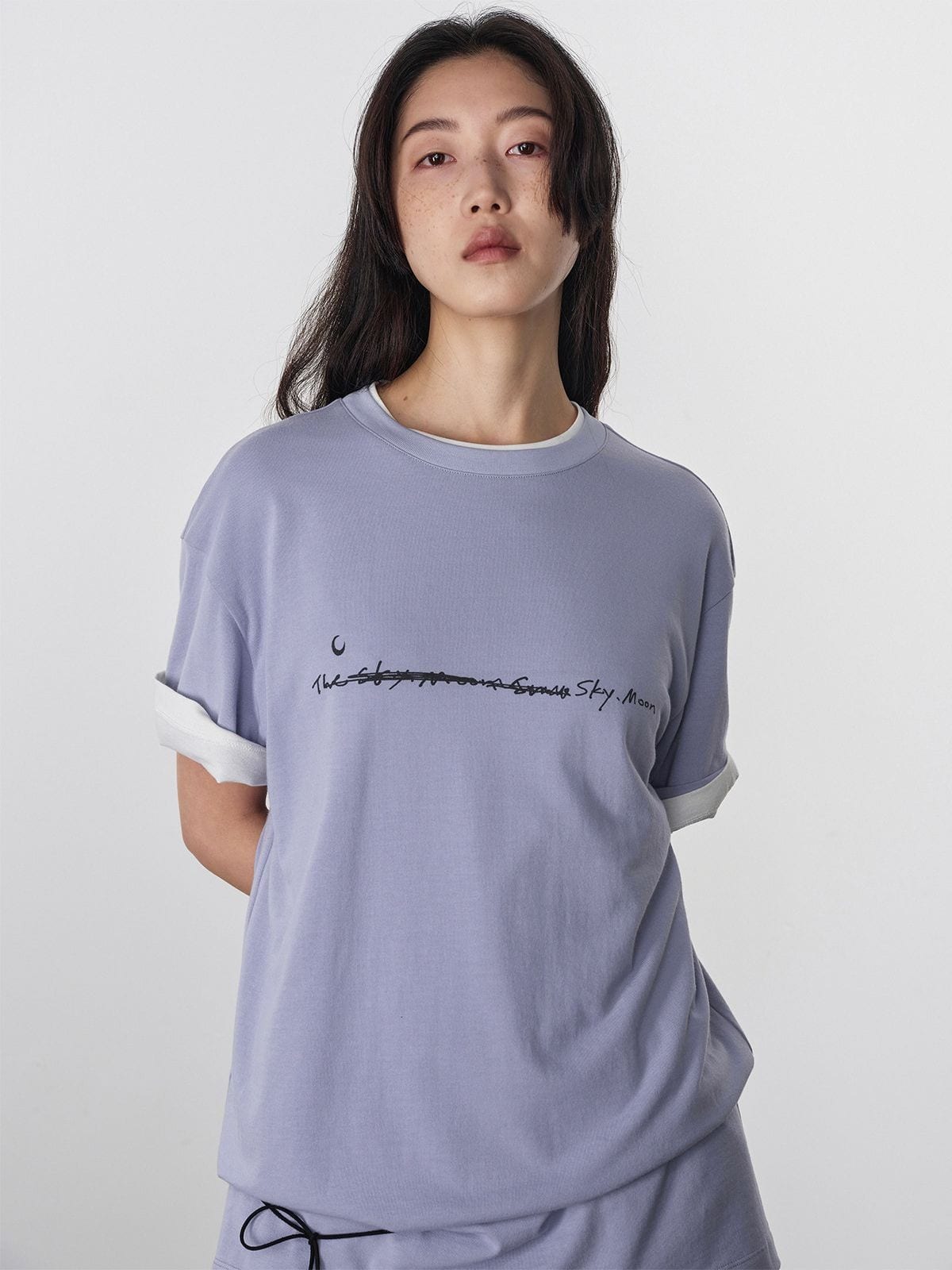Random Piece Script Letter Print Cotton T Shirt in Blue - On Female Model