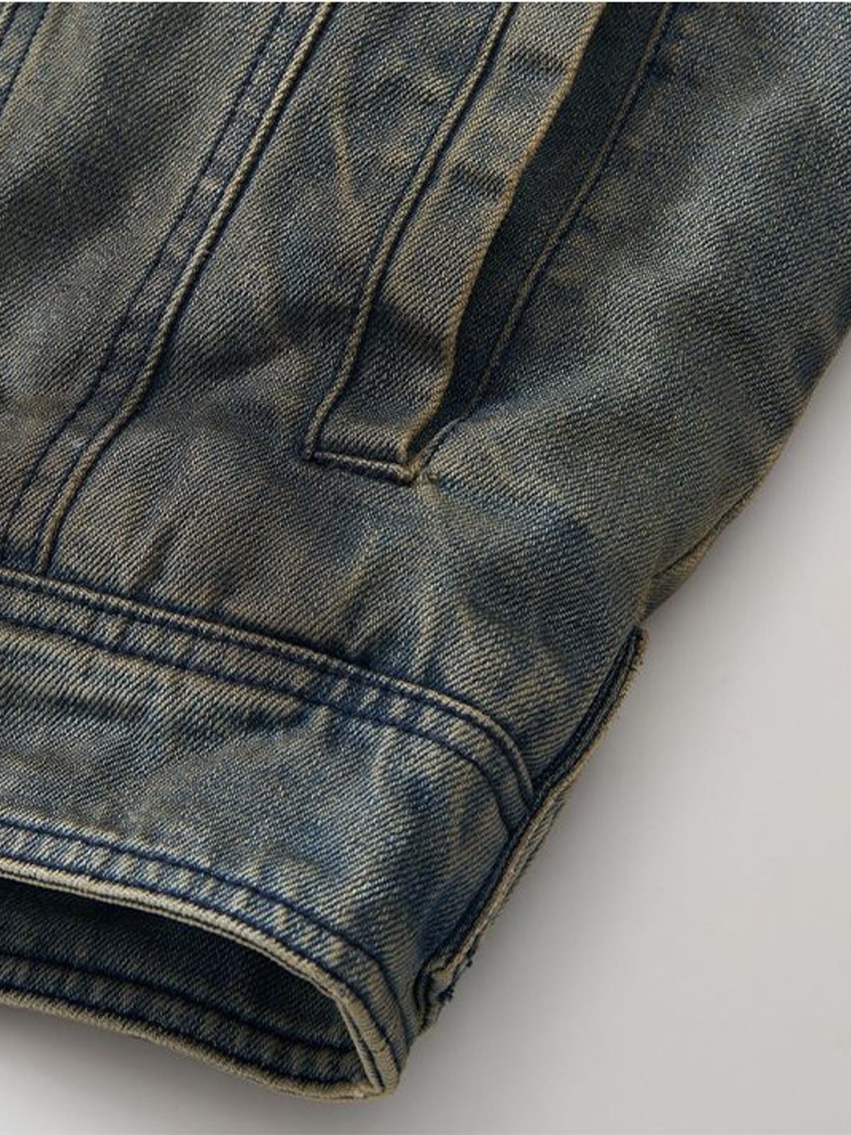 D5ove Faux Fur Collar Distressed Denim Jacket in Gray - Detail