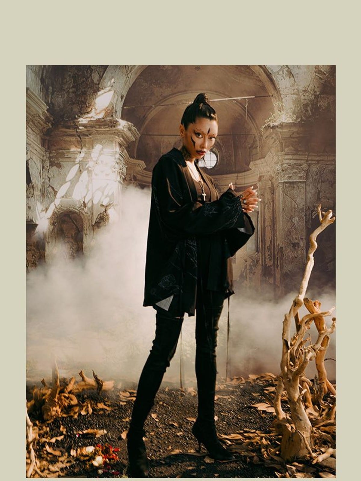 D5ove Graphic Print Kimono Jacket in Black - On Female Model