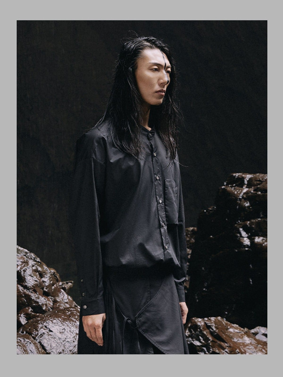 D5ove Mid Length Band Collar Shirt in Black - On Male Model