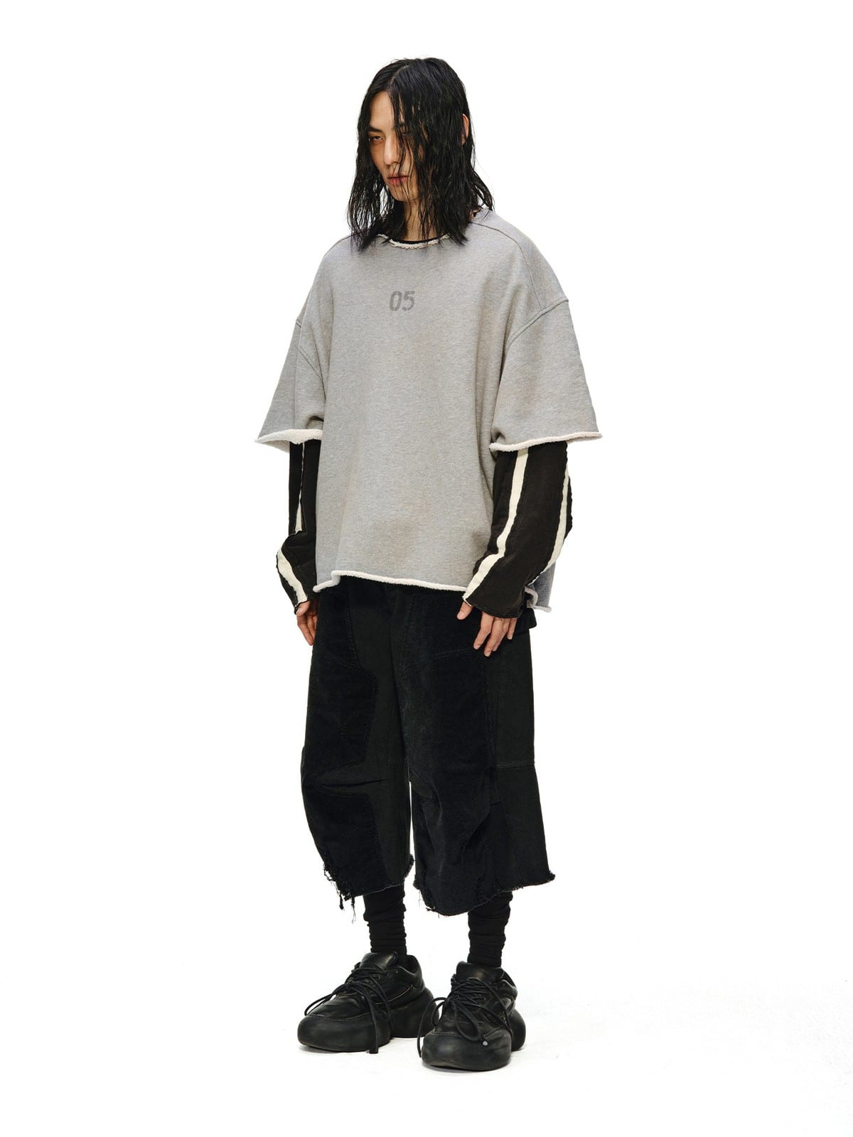 D5ove Heavyweight Boxy Cotton T Shirt in Gray - On Male Model