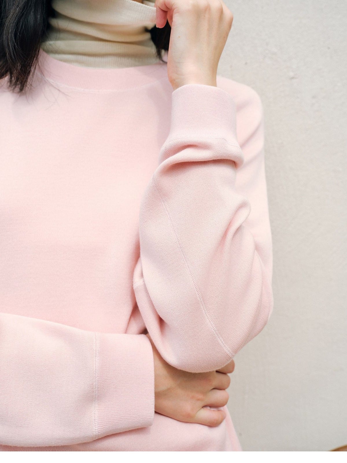TEASEL Washable Merino Wool Sweatshirt in Pink - On Female Model
