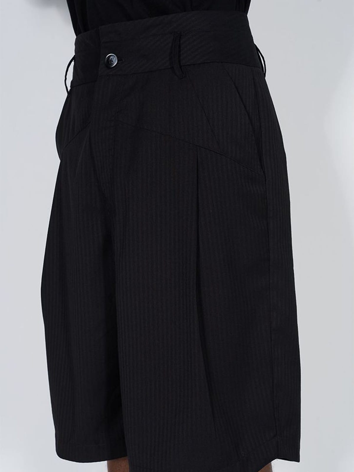BLINDNOPLAN Asymmetric Striped Suit Shorts in Black - On Model