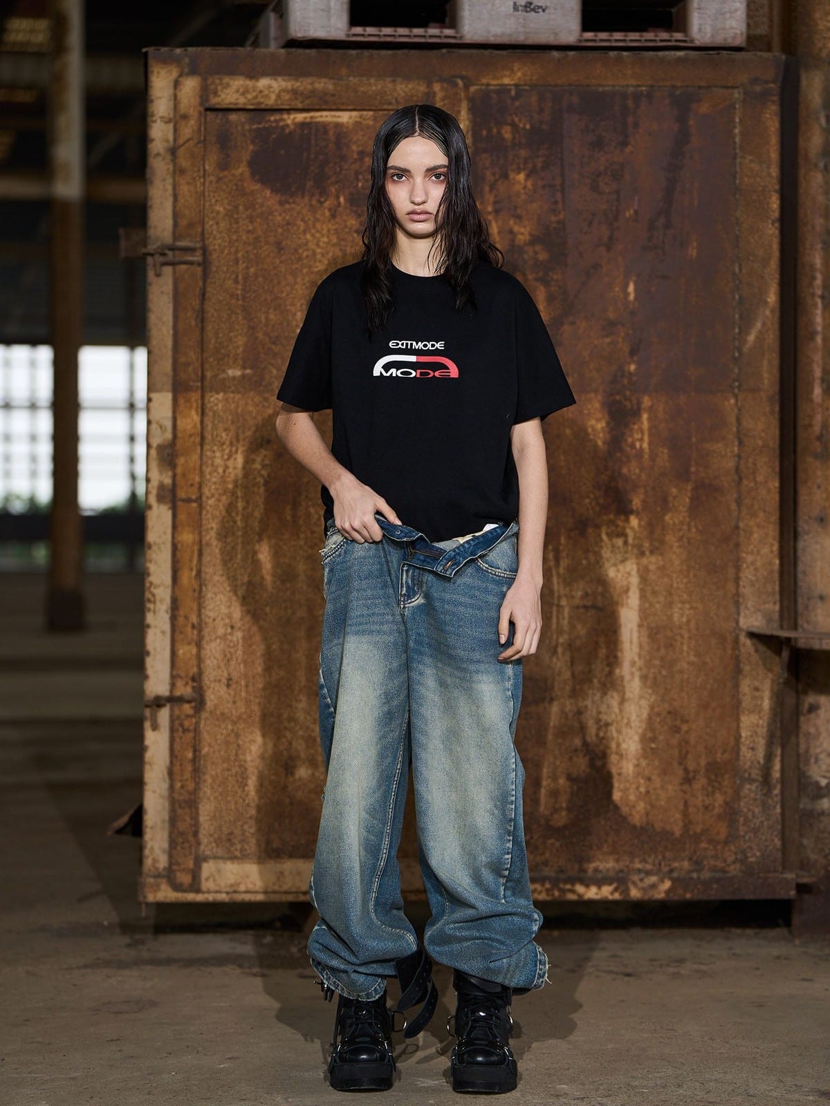 BLINDNOPLAN Distressed Washed Straight Jeans in Blue - On Female Model