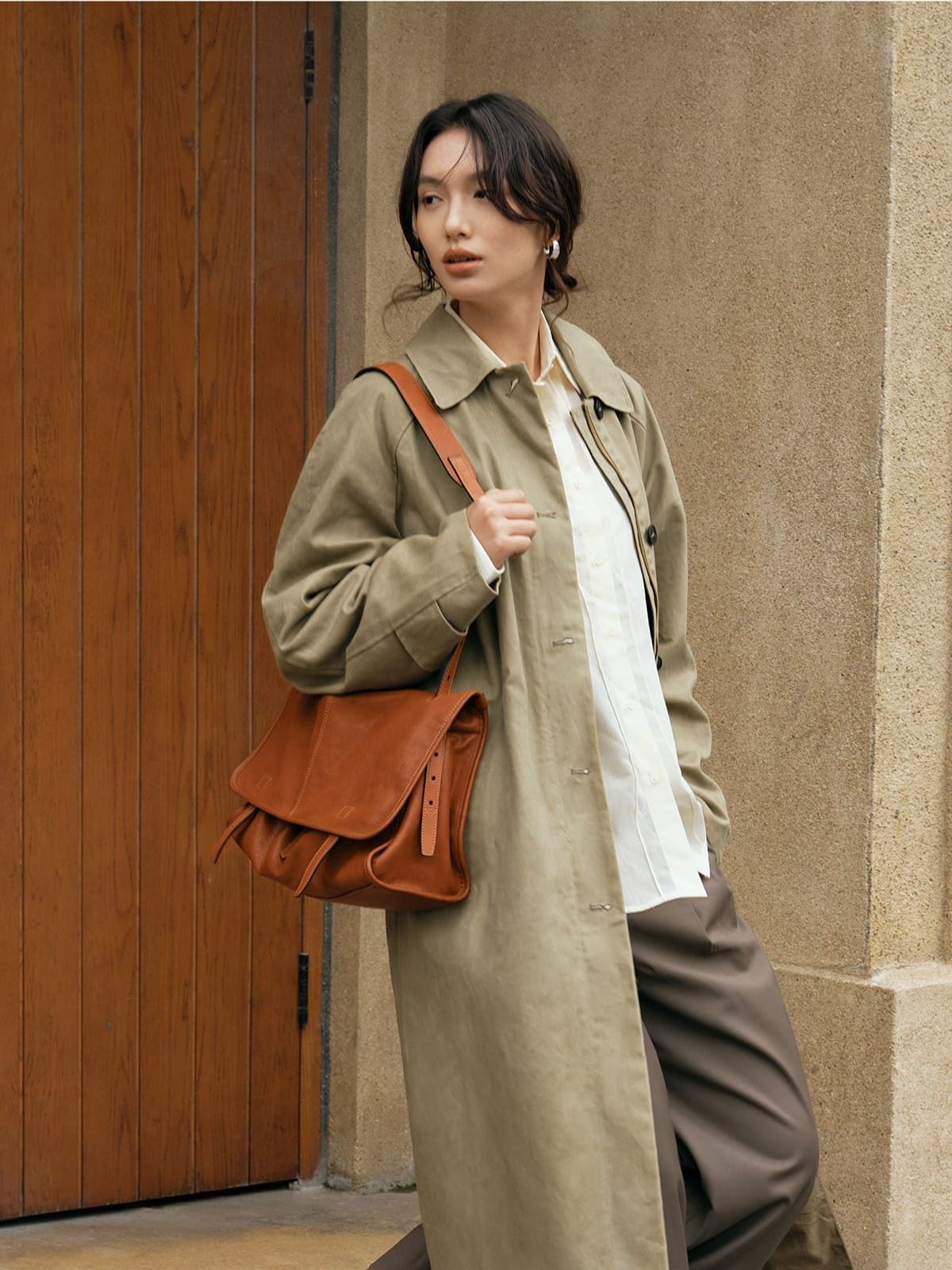 QIUZHEN Vegetable Tanned Leather Messenger Bag in Brown - On Female Model