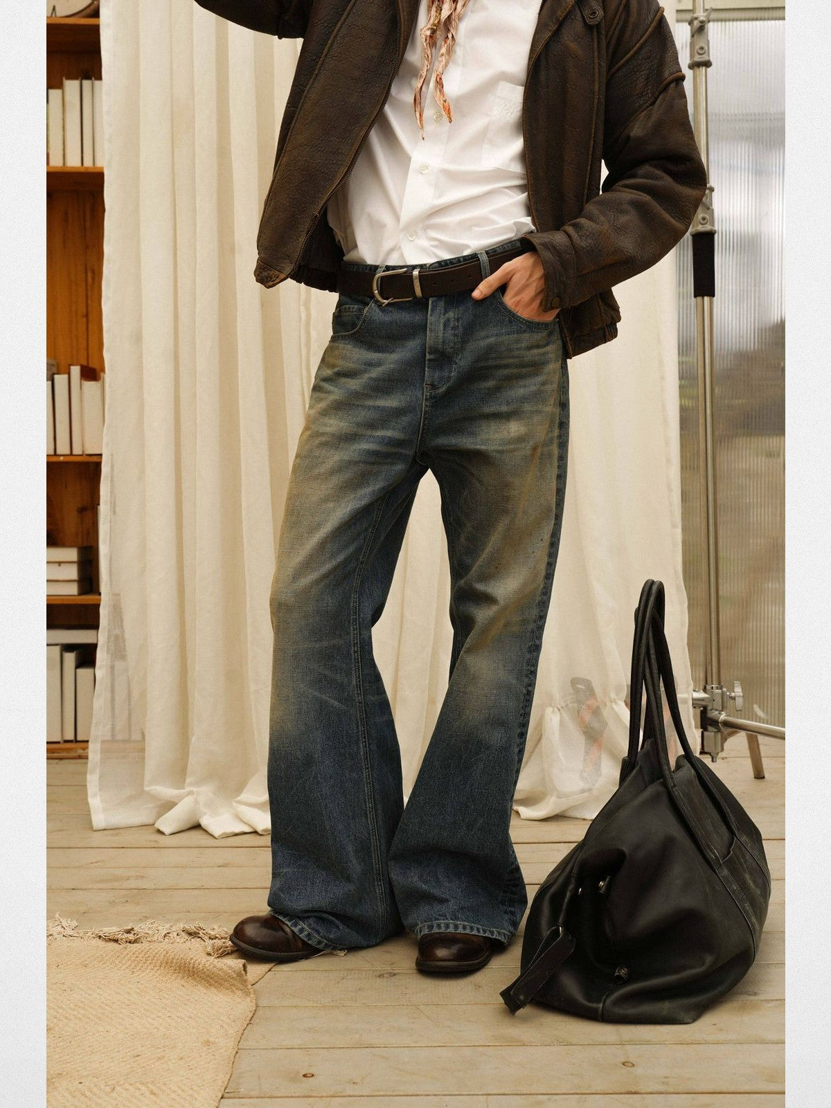 Retro 21 Vintage Wash 646 Style Flared Jeans in Blue - On Male Model