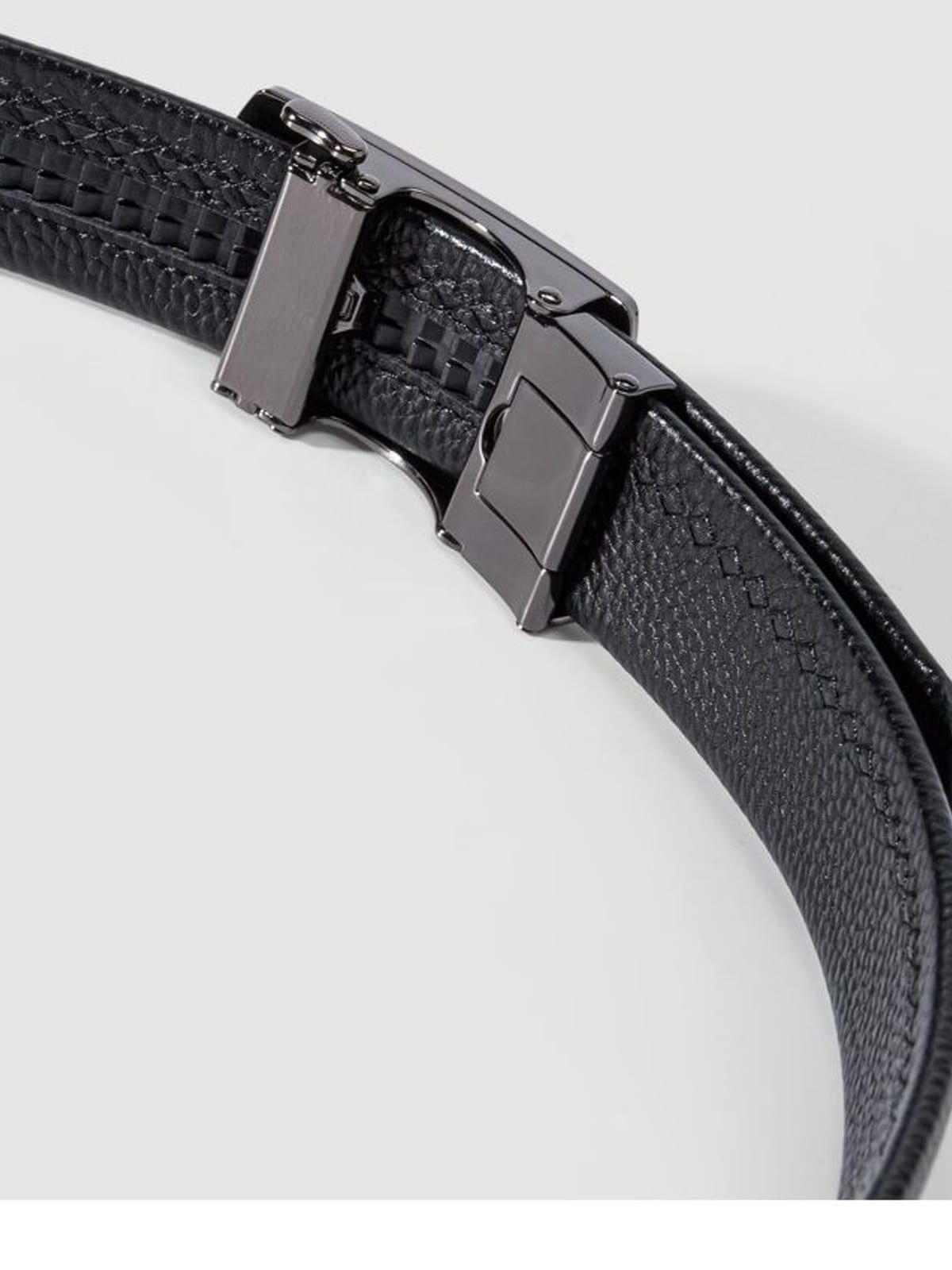 HONGU Cowhide Leather Automatic Buckle Belt in Black - Detail