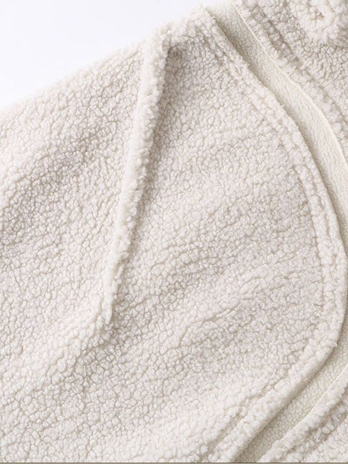 D5ove Sherpa Fleece Half Zip Sweatshirt in White - Detail