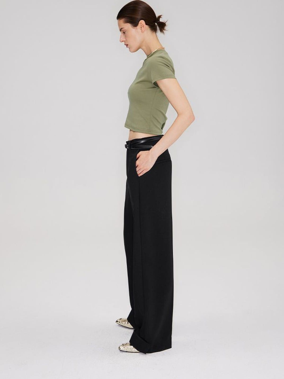 RARELY ALIKE Cropped Cotton Crew Neck T Shirt in Olive - On Female Model