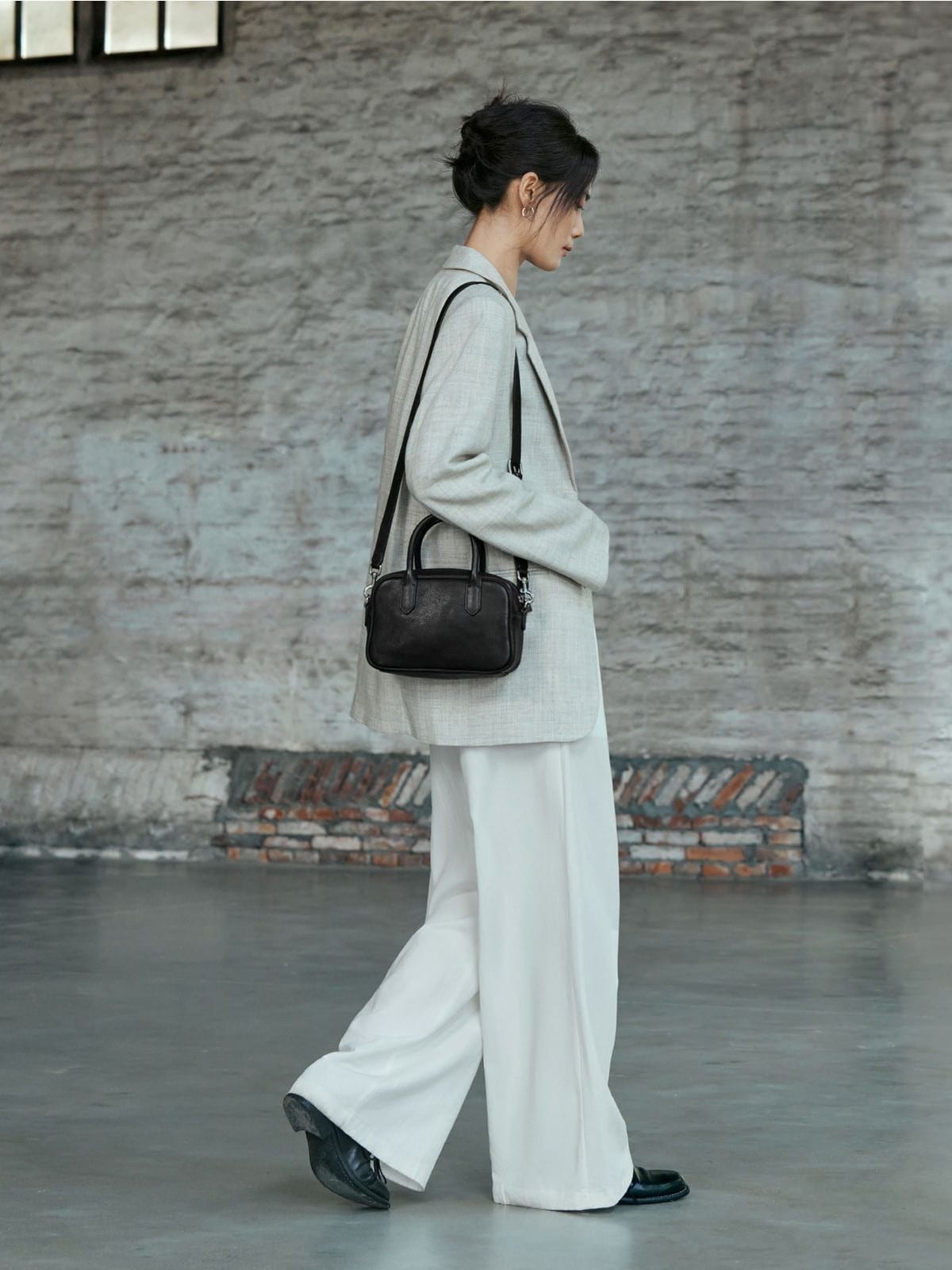 QIUZHEN Vegetable Tanned Leather Bowling Bag in Black - On Female Model