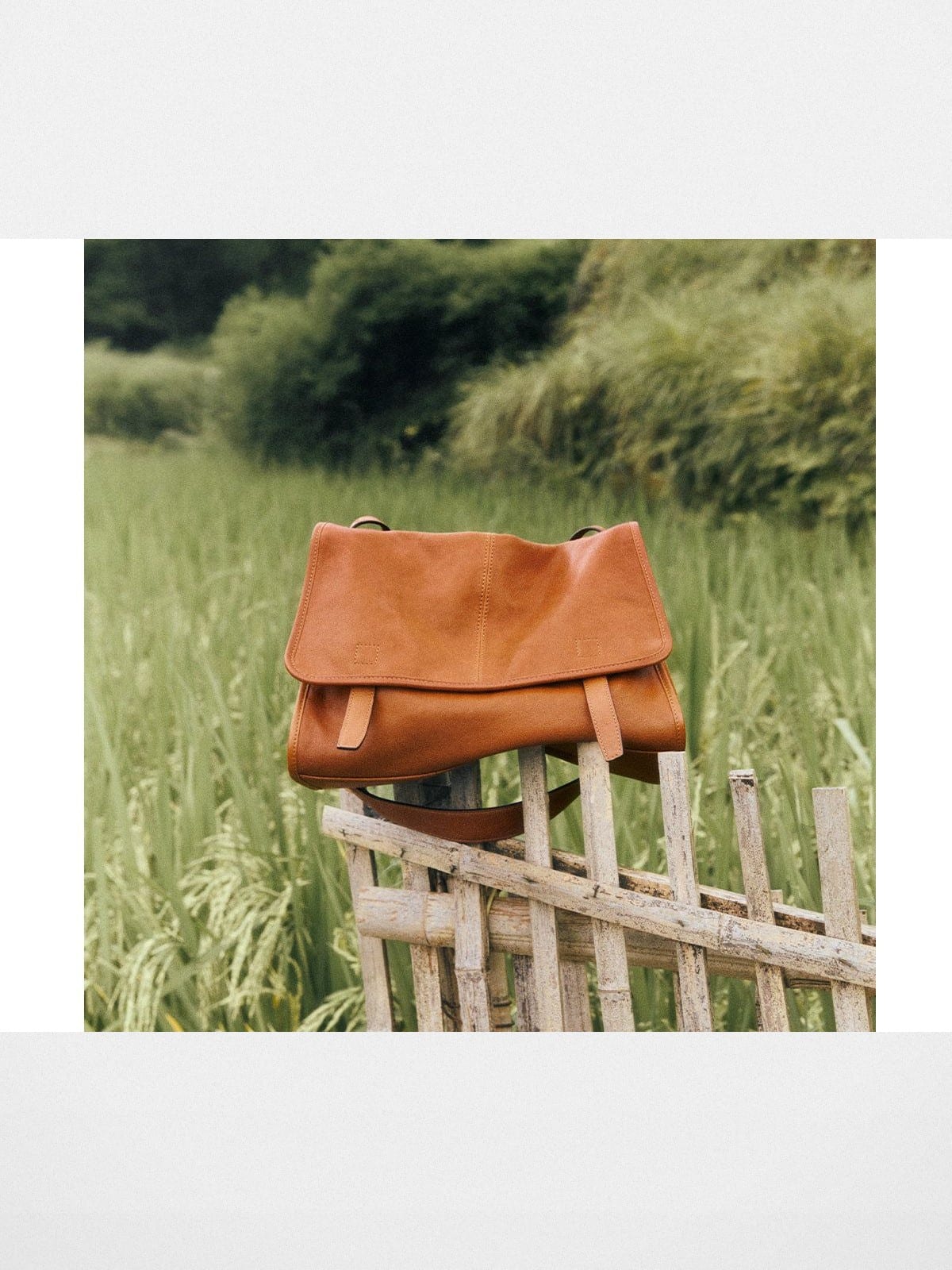 QIUZHEN Vegetable Tanned Leather Messenger Bag in Brown - Lifestyle