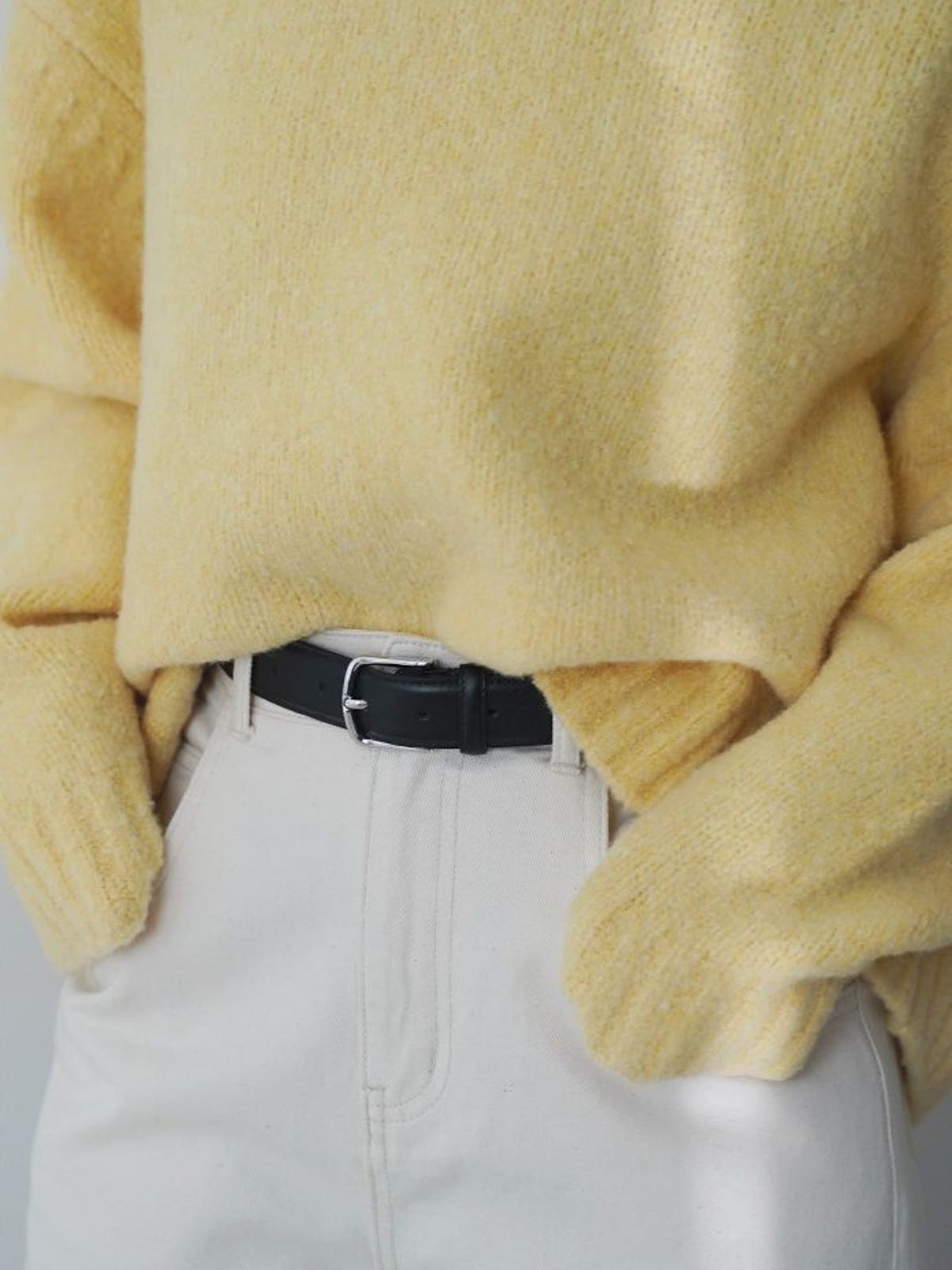 PANLULUPAN Vegetable Tanned Leather Silver Buckle Belt in Black - On Model