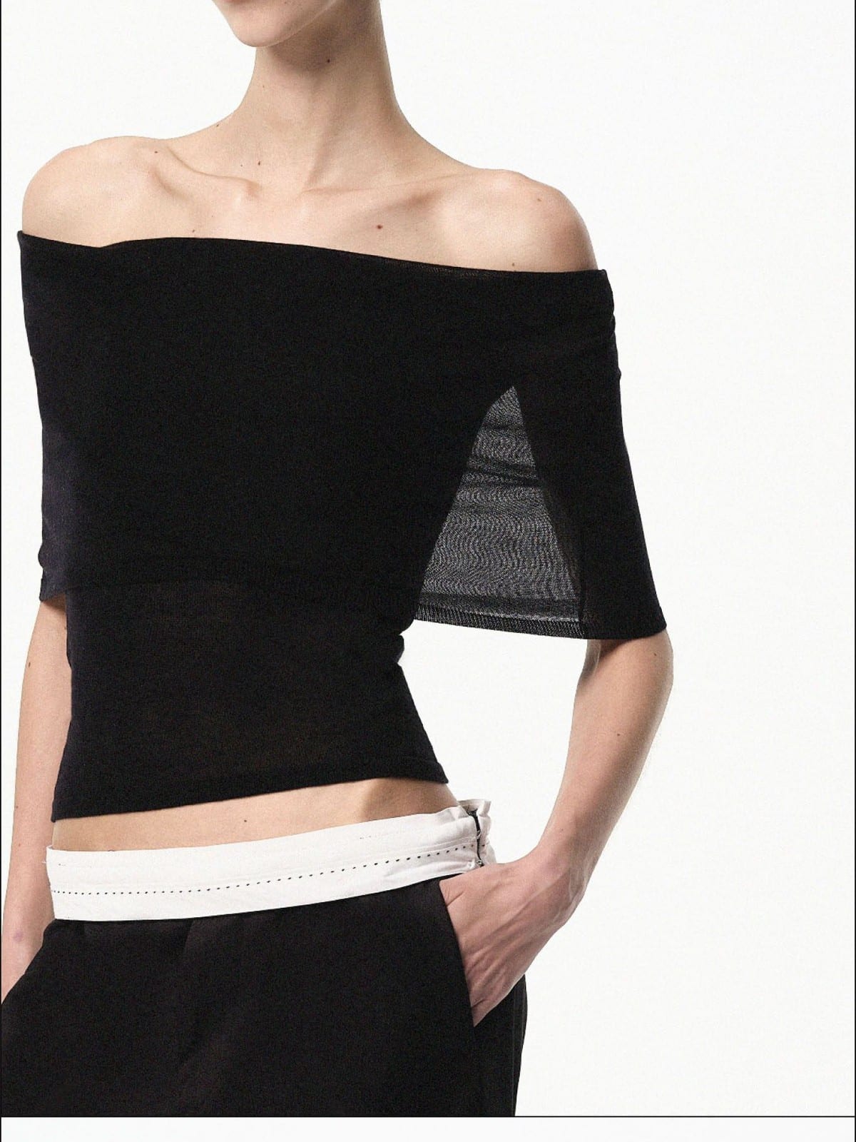RARELY ALIKE Lyocell Cashmere Off The Shoulder Top in Black - On Female Model
