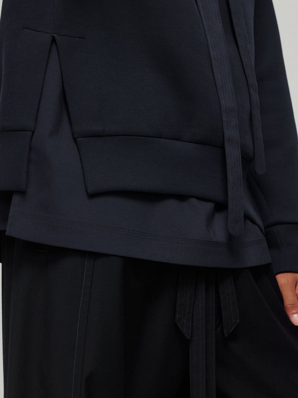 SIMPLE PROJECT Spacer Fabric Slit Hem Sweatshirt in Navy Blue - On Model