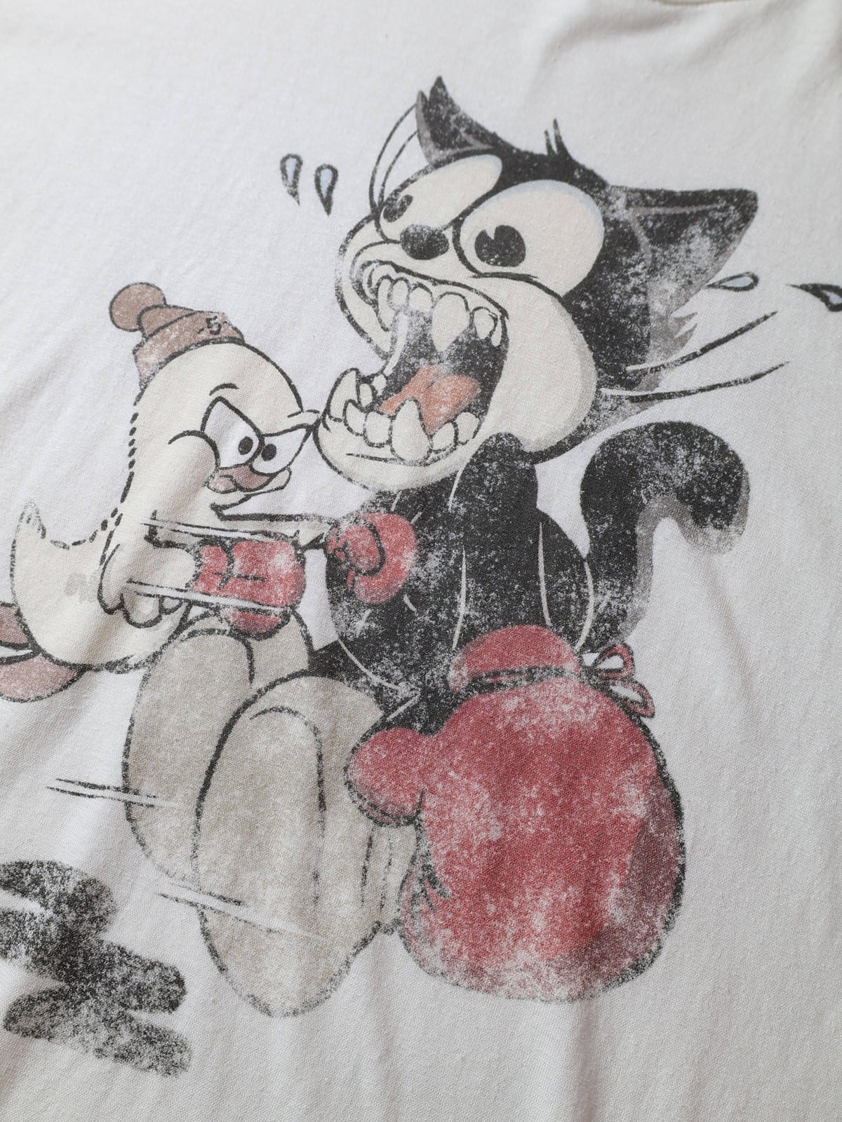 D5ove Vintage Boxing Print Cotton Linen T Shirt in White - Detail