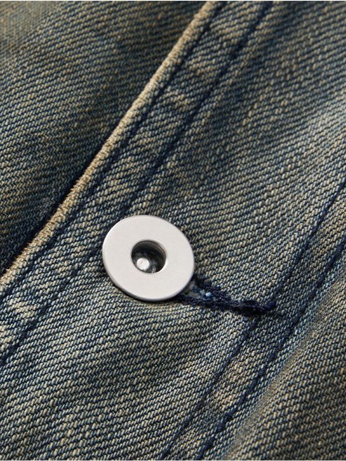 D5ove Faux Fur Collar Distressed Denim Jacket in Gray - Detail