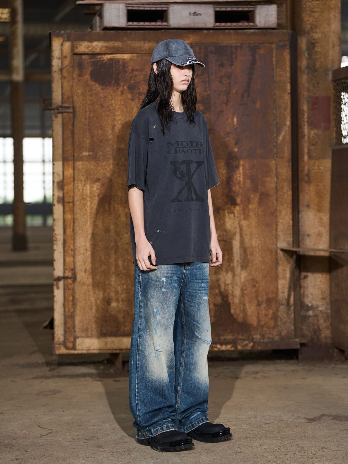 BLINDNOPLAN Distressed Washed Graphic Cotton T Shirt in Gray - On Female Model
