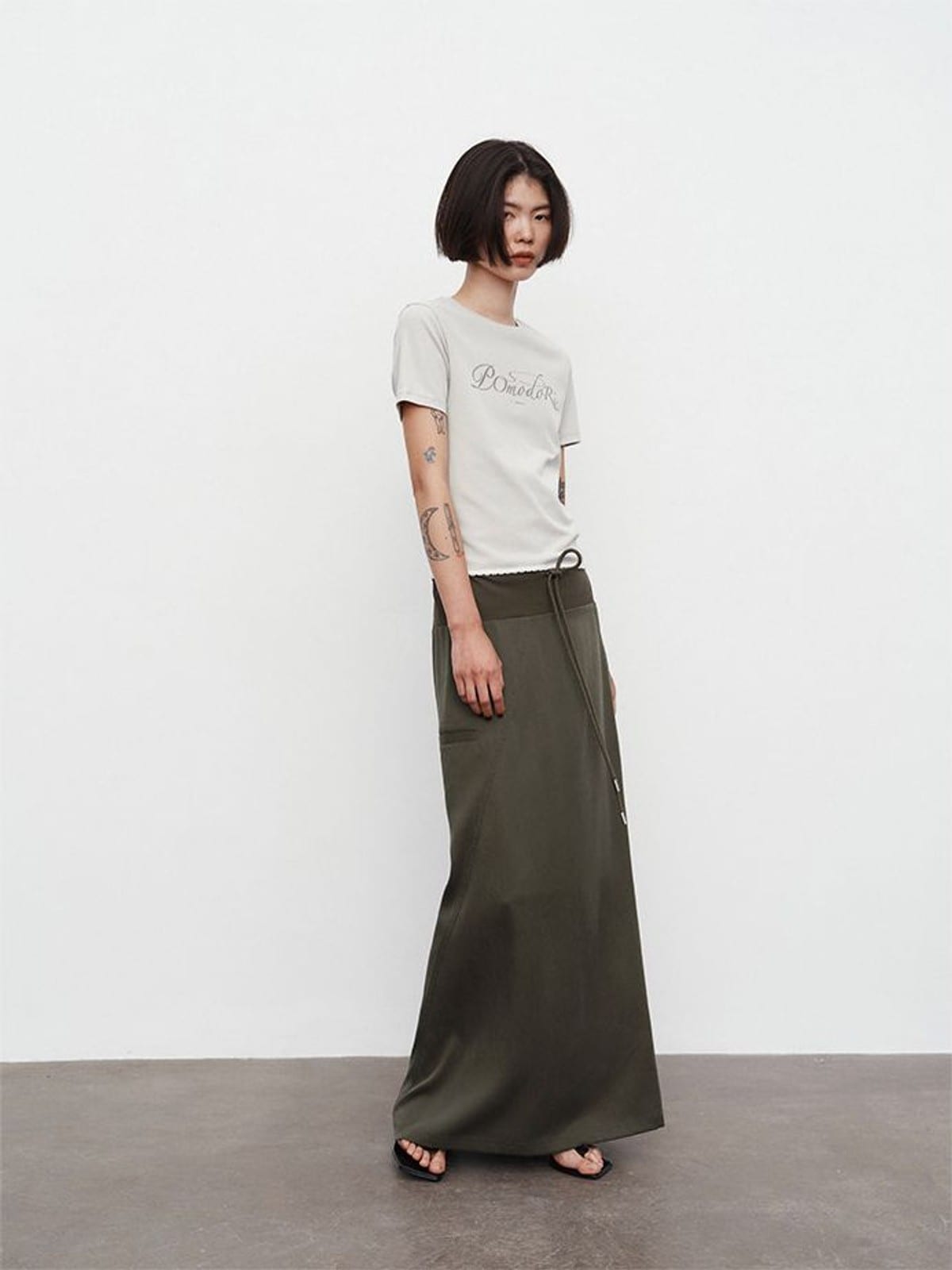 Random Piece Contrast Print Lace Trim T Shirt in Gray - On Female Model