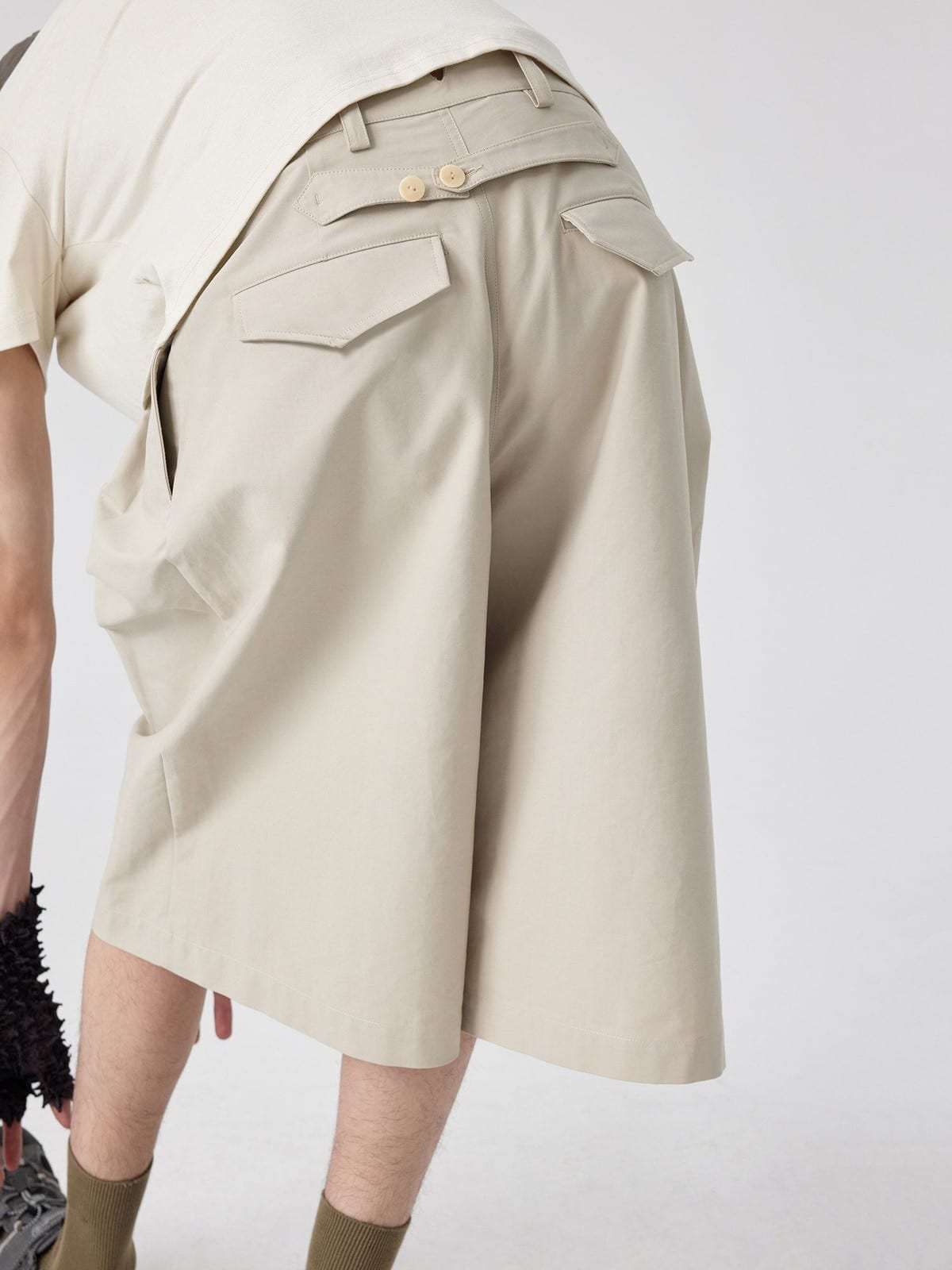 SIMPLE PROJECT Cotton Pleated Cropped Shorts in Beige - On Model