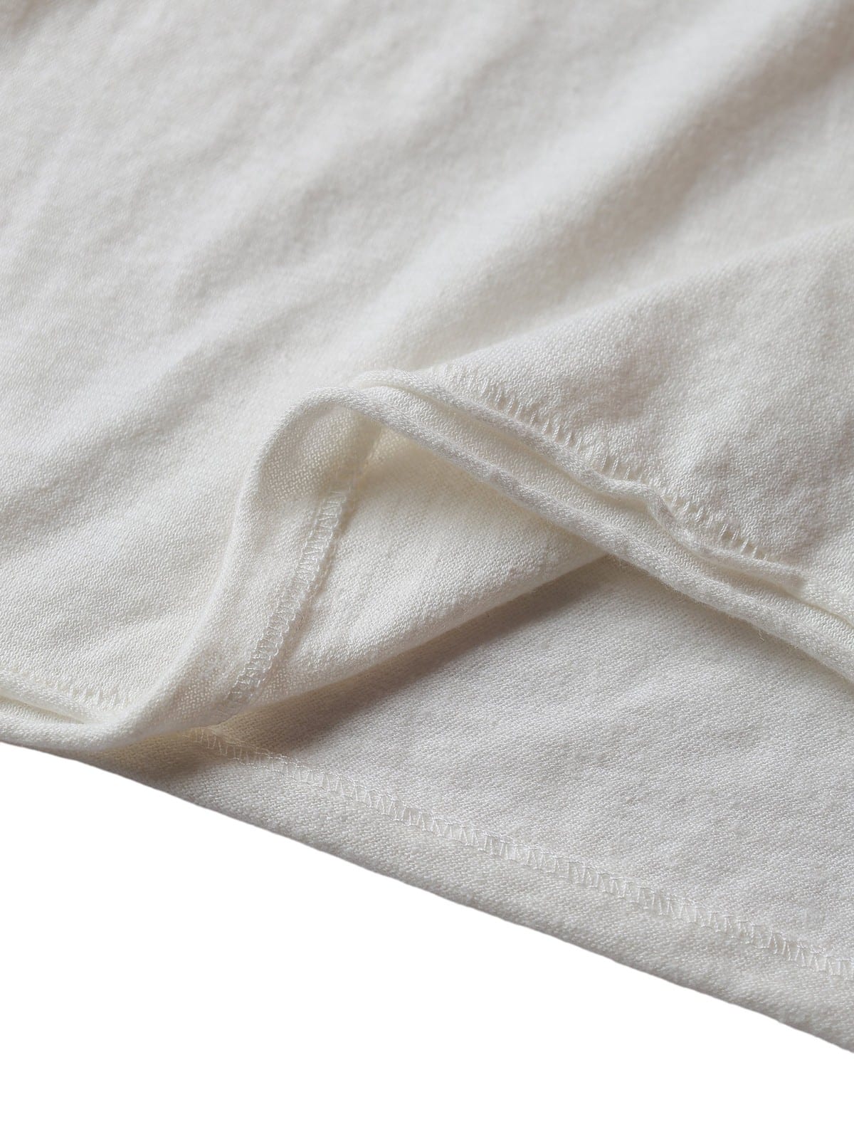 D5ove Vintage Boxing Print Cotton Linen T Shirt in White - Detail