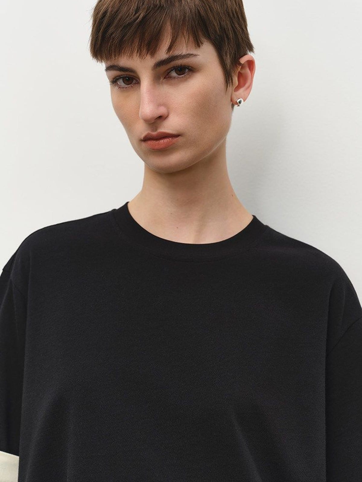 MSBEAST Color Block Cuff Cotton Blend T Shirt in Black - On Female Model