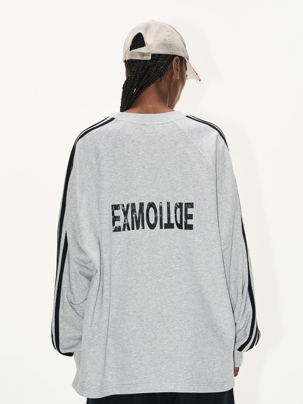 BLINDNOPLAN Color Block Graphic Raglan Sweatshirt in Gray - On Model