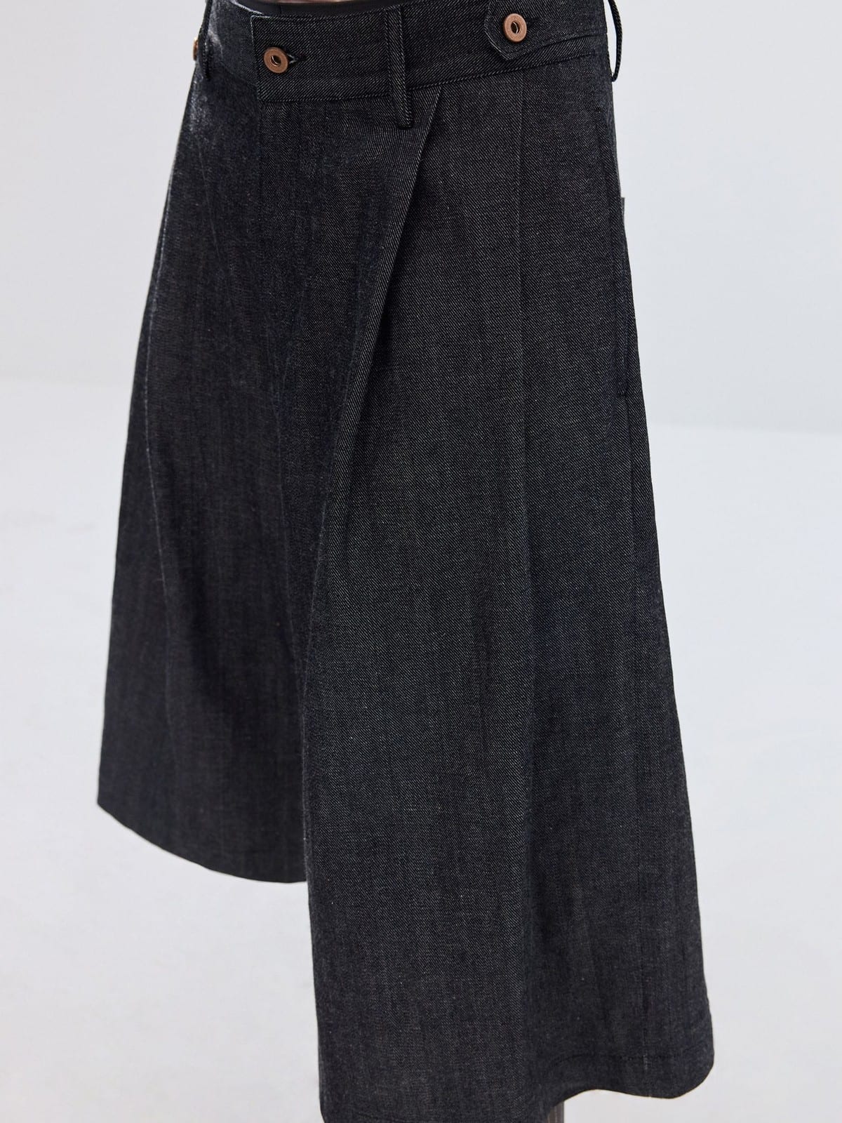 SIMPLE PROJECT Ramie Blend Selvedge Denim Cropped Shorts in Blue - On Model