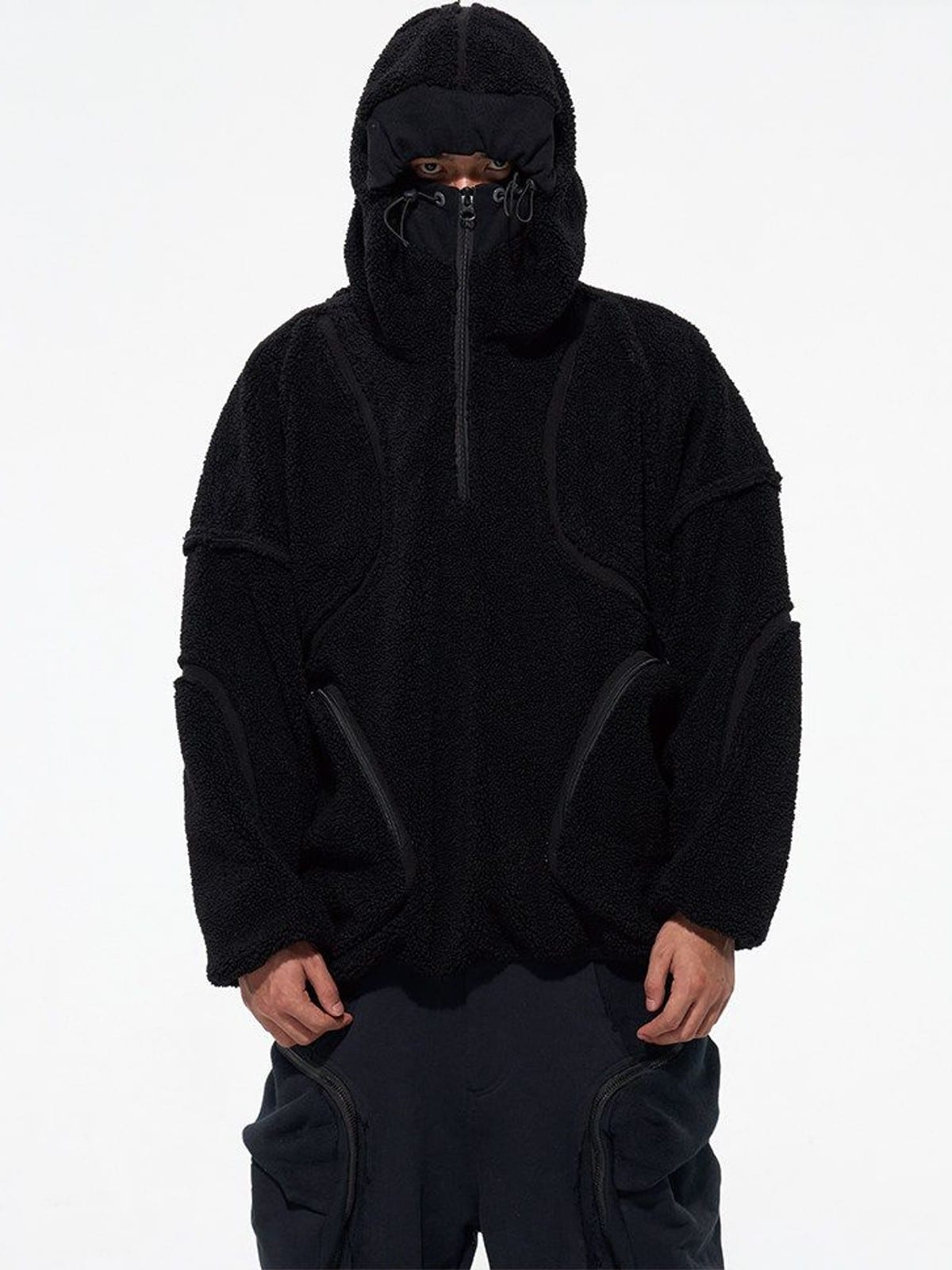 D5ove Sherpa Fleece Half Zip Sweatshirt in Black - On Male Model